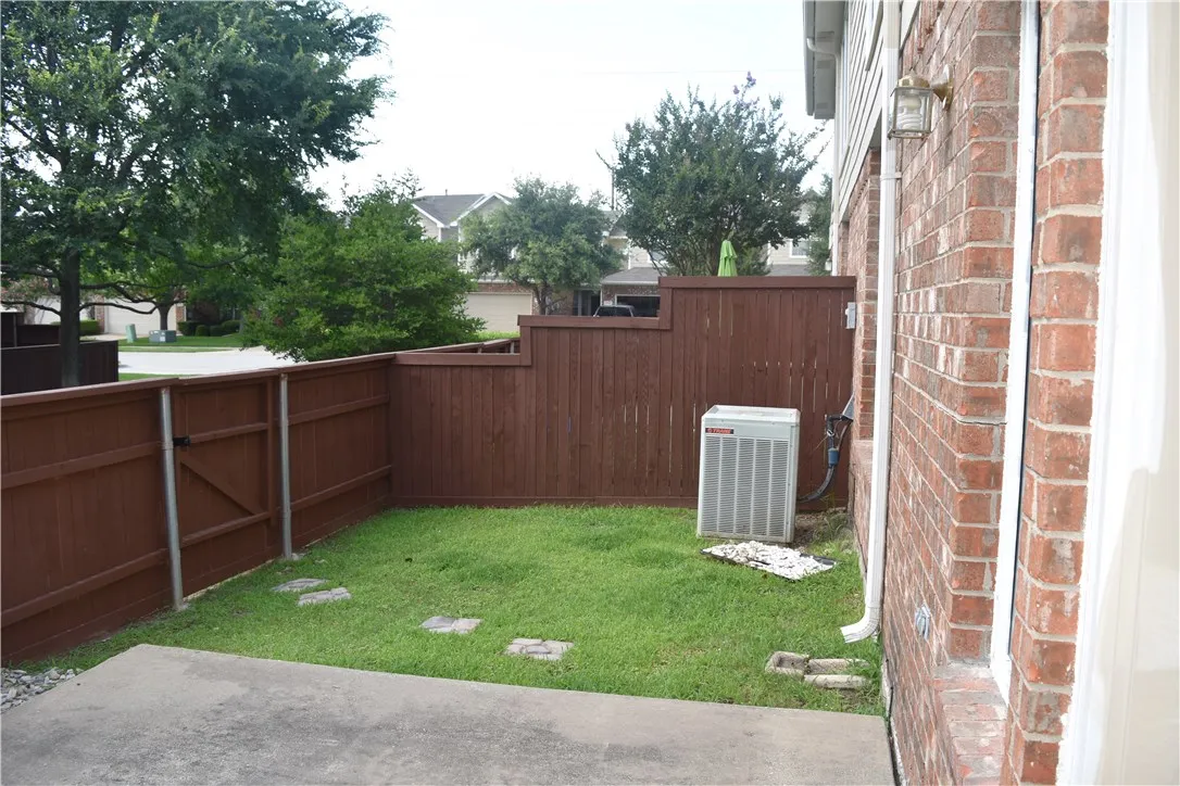 Townhouse For Rent in Collin County , 8617 Heather Ridge Drive, Plano, Texas 75024, 2 Bedroom, 2 Bathroom, 2 Garage spaces, 1,346 Sqft, built in 2001, mls#21406229, Real Estate Agent in Plano, Homes For Rent in Collin county, Homes For Rent in Plano, Realtor in Plano Texas, Real Estate Brokerage Independent Realty Texas, Luminita Cordes Realtor