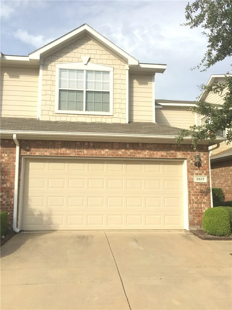 Townhouse For Rent in Collin County , 8617 Heather Ridge Drive, Plano, Texas 75024, 2 Bedroom, 2 Bathroom, 2 Garage spaces, 1,346 Sqft, built in 2001, mls#21406229, Real Estate Agent in Plano, Homes For Rent in Collin county, Homes For Rent in Plano, Realtor in Plano Texas, Real Estate Brokerage Independent Realty Texas, Luminita Cordes Realtor