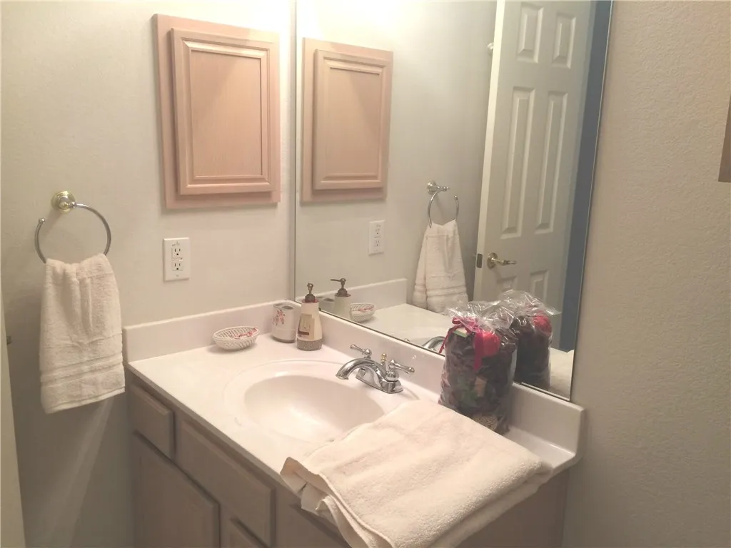 Townhouse For Rent in Collin County , 8617 Heather Ridge Drive, Plano, Texas 75024, 2 Bedroom, 2 Bathroom, 2 Garage spaces, 1,346 Sqft, built in 2001, mls#21406229, Real Estate Agent in Plano, Homes For Rent in Collin county, Homes For Rent in Plano, Realtor in Plano Texas, Real Estate Brokerage Independent Realty Texas, Luminita Cordes Realtor