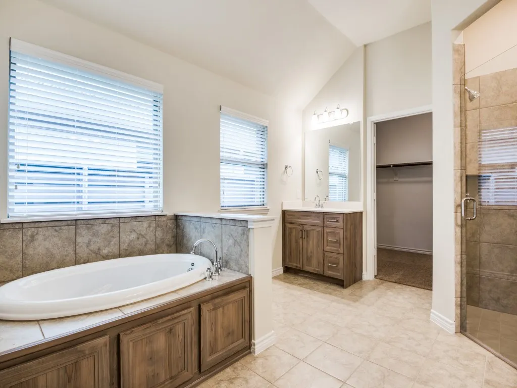 Single Family Residence For Rent in Denton County , 7024 Mapleshade Way, Little Elm, Texas 76227, 3 Bedroom, 2 Bathroom, 2 Garage spaces, 1,910 Sqft, built in 2022, mls#21406228, Real Estate Agent in Little Elm, Homes For Rent in Denton county, Homes For Rent in Little Elm, Realtor in Little Elm Texas, Real Estate Brokerage Independent Realty Texas, Luminita Cordes Realtor
