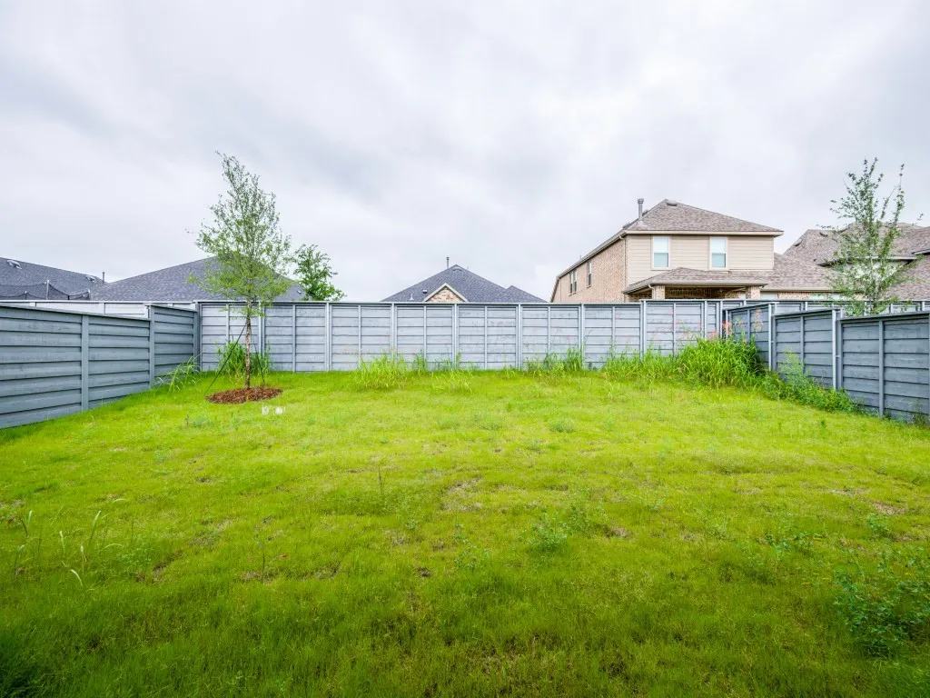 Single Family Residence For Rent in Denton County , 7024 Mapleshade Way, Little Elm, Texas 76227, 3 Bedroom, 2 Bathroom, 2 Garage spaces, 1,910 Sqft, built in 2022, mls#21406228, Real Estate Agent in Little Elm, Homes For Rent in Denton county, Homes For Rent in Little Elm, Realtor in Little Elm Texas, Real Estate Brokerage Independent Realty Texas, Luminita Cordes Realtor