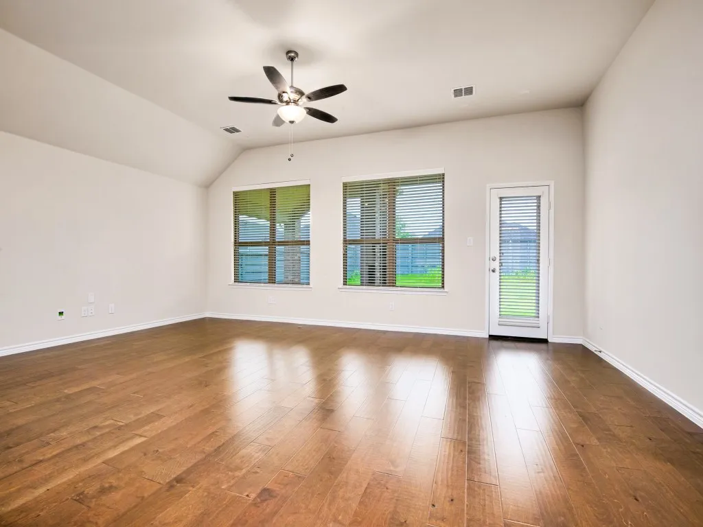 Single Family Residence For Rent in Denton County , 7024 Mapleshade Way, Little Elm, Texas 76227, 3 Bedroom, 2 Bathroom, 2 Garage spaces, 1,910 Sqft, built in 2022, mls#21406228, Real Estate Agent in Little Elm, Homes For Rent in Denton county, Homes For Rent in Little Elm, Realtor in Little Elm Texas, Real Estate Brokerage Independent Realty Texas, Luminita Cordes Realtor