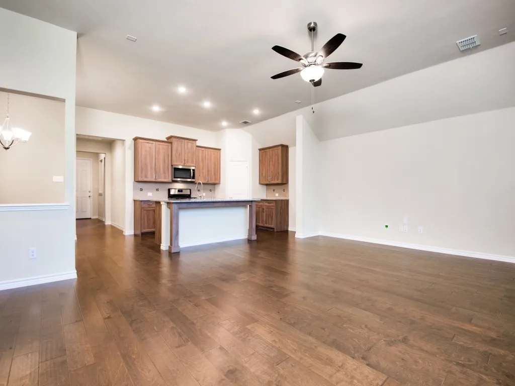Single Family Residence For Rent in Denton County , 7024 Mapleshade Way, Little Elm, Texas 76227, 3 Bedroom, 2 Bathroom, 2 Garage spaces, 1,910 Sqft, built in 2022, mls#21406228, Real Estate Agent in Little Elm, Homes For Rent in Denton county, Homes For Rent in Little Elm, Realtor in Little Elm Texas, Real Estate Brokerage Independent Realty Texas, Luminita Cordes Realtor