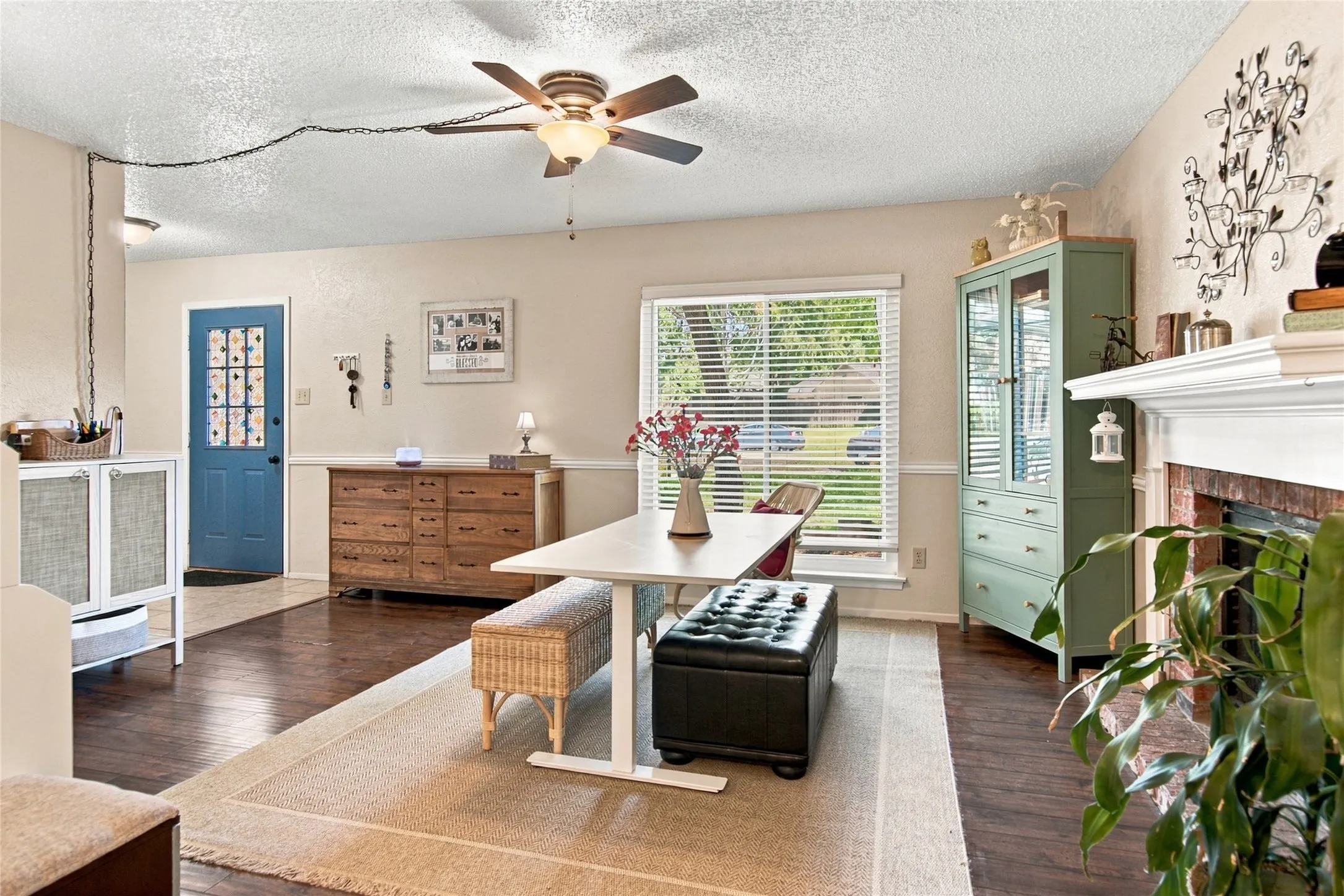 Single Family Residence For Sale in Tarrant County , 3902 Brookgate Court, Arlington, Texas 76016, 5 Bedroom, 3 Bathroom, 2 Garage spaces, 2,097 Sqft, built in 1981, mls#21404892, Real Estate Agent in Arlington, Homes For Sale in Tarrant county, Homes For Sale in Arlington, Realtor in Arlington Texas, Real Estate Brokerage Independent Realty Texas, Luminita Cordes Realtor