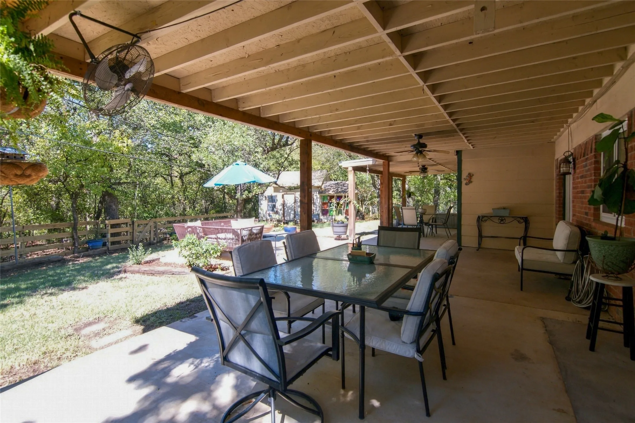 Single Family Residence For Sale in Tarrant County , 3902 Brookgate Court, Arlington, Texas 76016, 5 Bedroom, 3 Bathroom, 2 Garage spaces, 2,097 Sqft, built in 1981, mls#21404892, Real Estate Agent in Arlington, Homes For Sale in Tarrant county, Homes For Sale in Arlington, Realtor in Arlington Texas, Real Estate Brokerage Independent Realty Texas, Luminita Cordes Realtor
