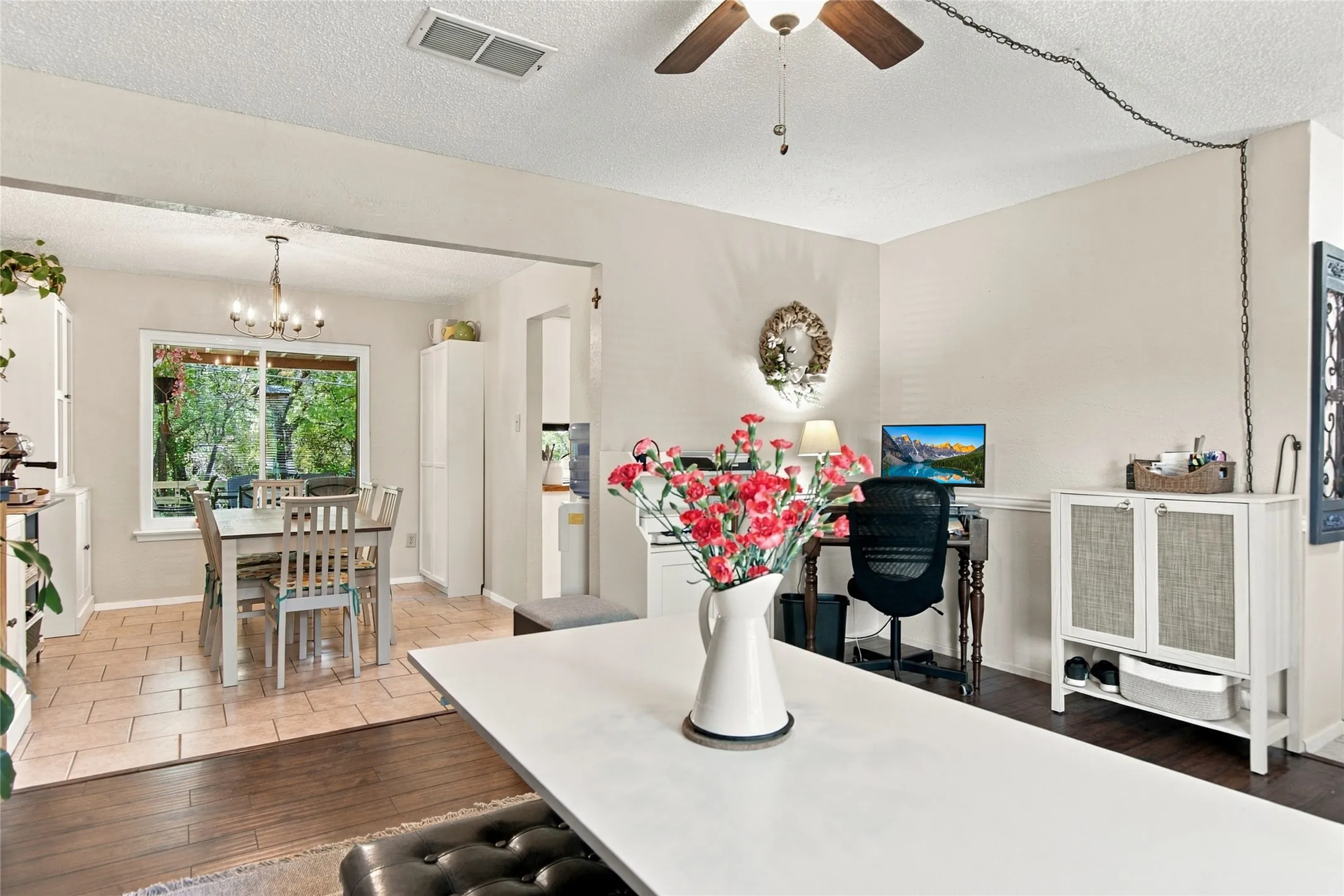 Single Family Residence For Sale in Tarrant County , 3902 Brookgate Court, Arlington, Texas 76016, 5 Bedroom, 3 Bathroom, 2 Garage spaces, 2,097 Sqft, built in 1981, mls#21404892, Real Estate Agent in Arlington, Homes For Sale in Tarrant county, Homes For Sale in Arlington, Realtor in Arlington Texas, Real Estate Brokerage Independent Realty Texas, Luminita Cordes Realtor