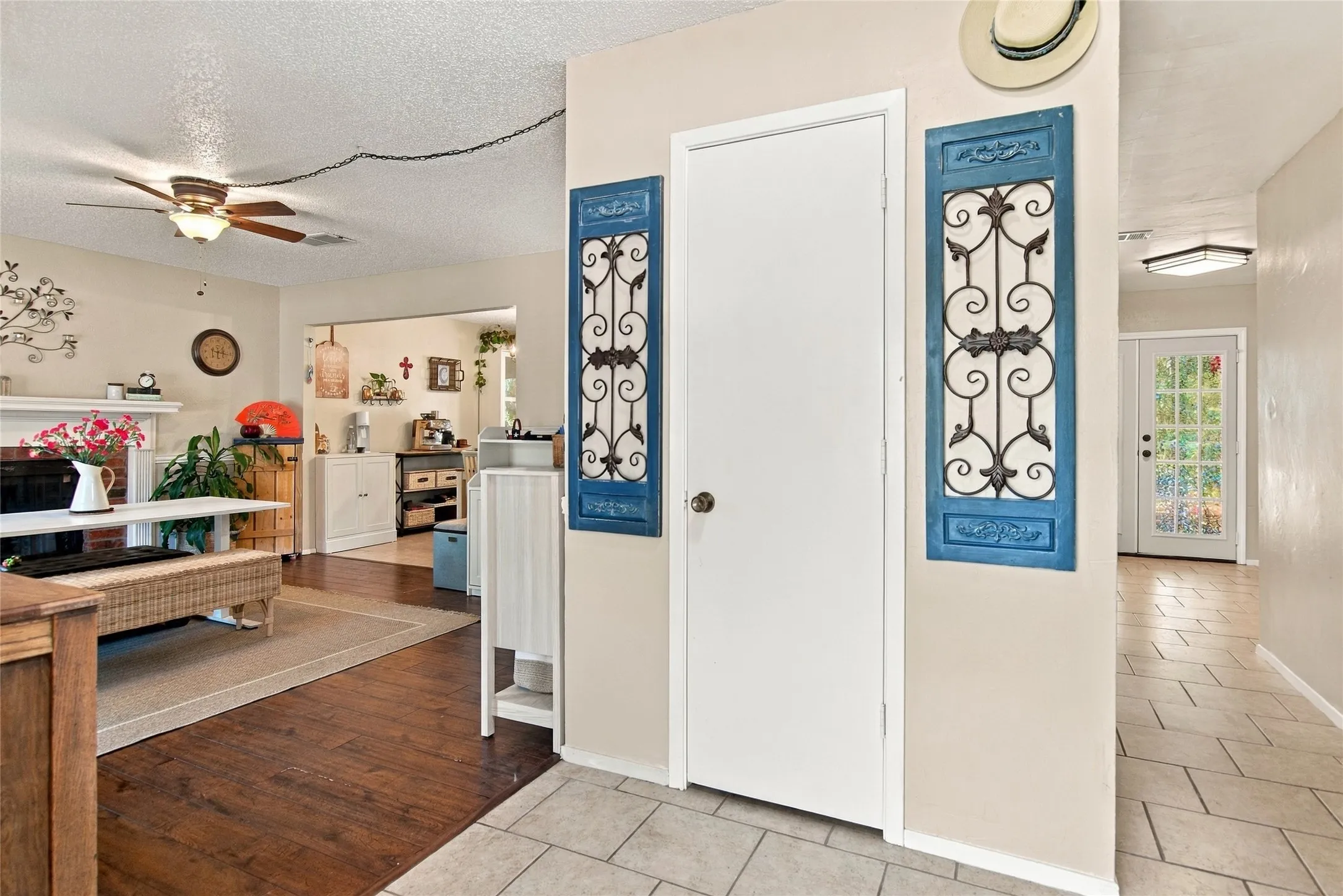 Single Family Residence For Sale in Tarrant County , 3902 Brookgate Court, Arlington, Texas 76016, 5 Bedroom, 3 Bathroom, 2 Garage spaces, 2,097 Sqft, built in 1981, mls#21404892, Real Estate Agent in Arlington, Homes For Sale in Tarrant county, Homes For Sale in Arlington, Realtor in Arlington Texas, Real Estate Brokerage Independent Realty Texas, Luminita Cordes Realtor