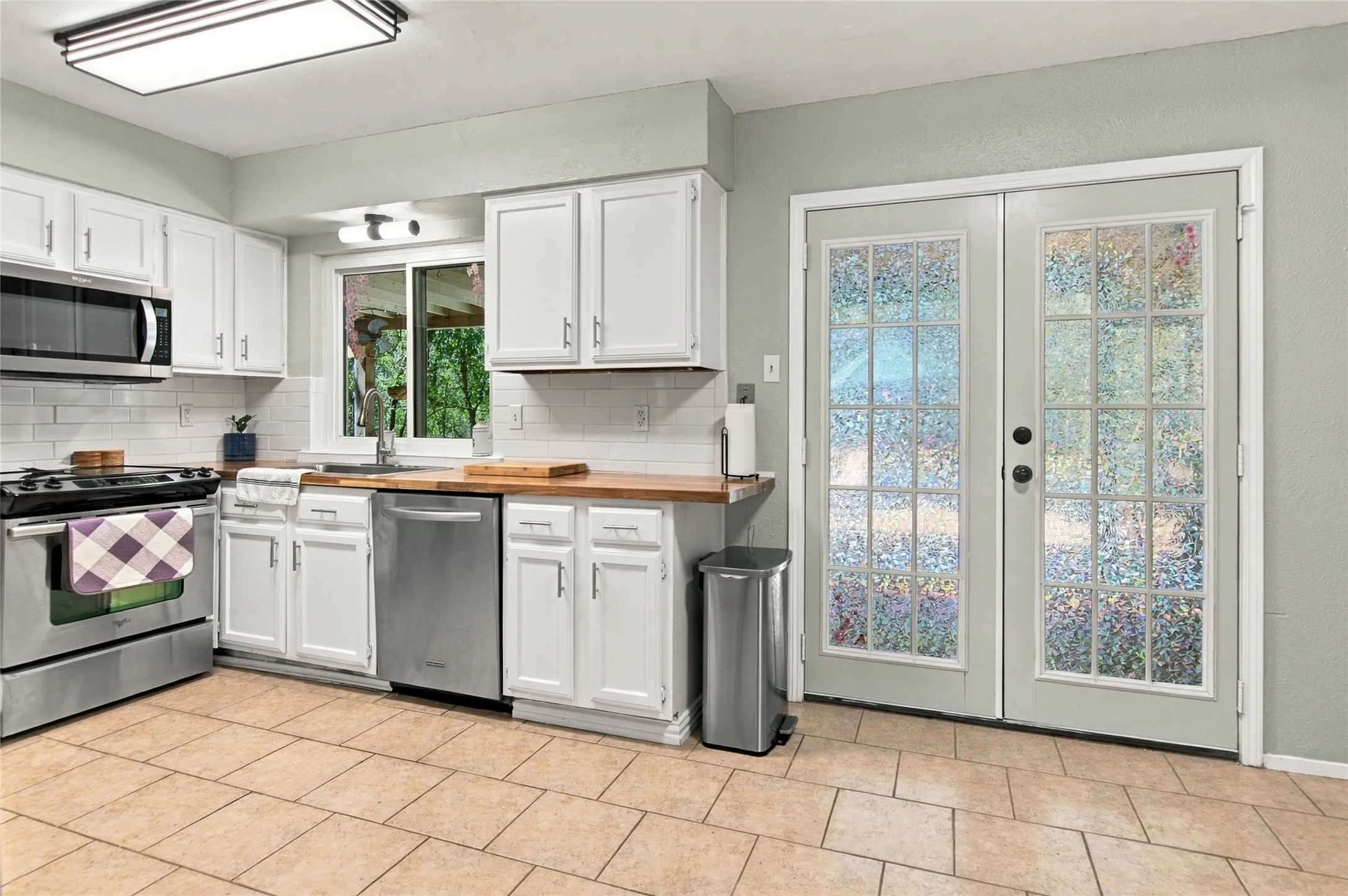 Single Family Residence For Sale in Tarrant County , 3902 Brookgate Court, Arlington, Texas 76016, 5 Bedroom, 3 Bathroom, 2 Garage spaces, 2,097 Sqft, built in 1981, mls#21404892, Real Estate Agent in Arlington, Homes For Sale in Tarrant county, Homes For Sale in Arlington, Realtor in Arlington Texas, Real Estate Brokerage Independent Realty Texas, Luminita Cordes Realtor