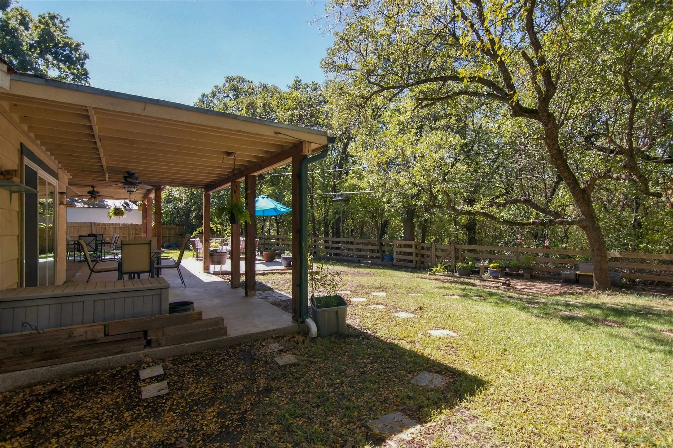 Single Family Residence For Sale in Tarrant County , 3902 Brookgate Court, Arlington, Texas 76016, 5 Bedroom, 3 Bathroom, 2 Garage spaces, 2,097 Sqft, built in 1981, mls#21404892, Real Estate Agent in Arlington, Homes For Sale in Tarrant county, Homes For Sale in Arlington, Realtor in Arlington Texas, Real Estate Brokerage Independent Realty Texas, Luminita Cordes Realtor