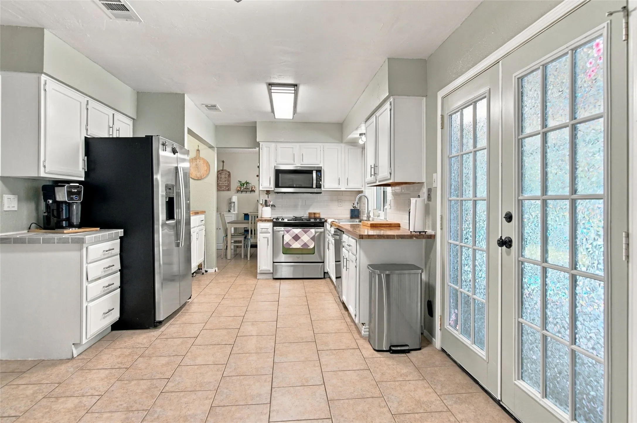 Single Family Residence For Sale in Tarrant County , 3902 Brookgate Court, Arlington, Texas 76016, 5 Bedroom, 3 Bathroom, 2 Garage spaces, 2,097 Sqft, built in 1981, mls#21404892, Real Estate Agent in Arlington, Homes For Sale in Tarrant county, Homes For Sale in Arlington, Realtor in Arlington Texas, Real Estate Brokerage Independent Realty Texas, Luminita Cordes Realtor