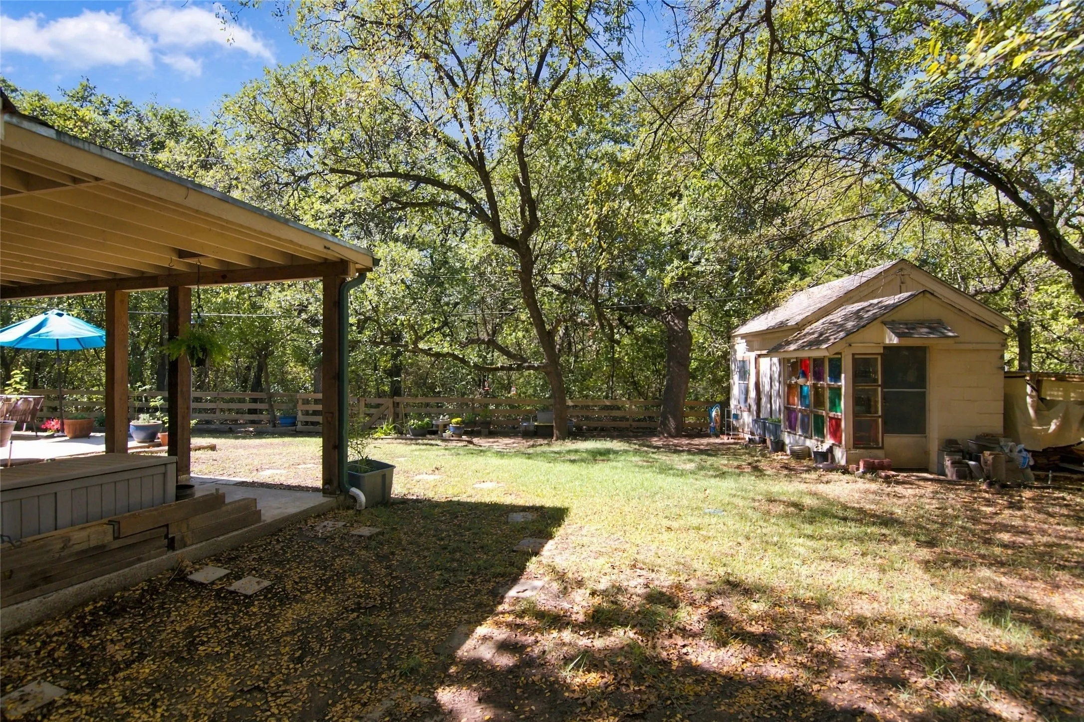 Single Family Residence For Sale in Tarrant County , 3902 Brookgate Court, Arlington, Texas 76016, 5 Bedroom, 3 Bathroom, 2 Garage spaces, 2,097 Sqft, built in 1981, mls#21404892, Real Estate Agent in Arlington, Homes For Sale in Tarrant county, Homes For Sale in Arlington, Realtor in Arlington Texas, Real Estate Brokerage Independent Realty Texas, Luminita Cordes Realtor