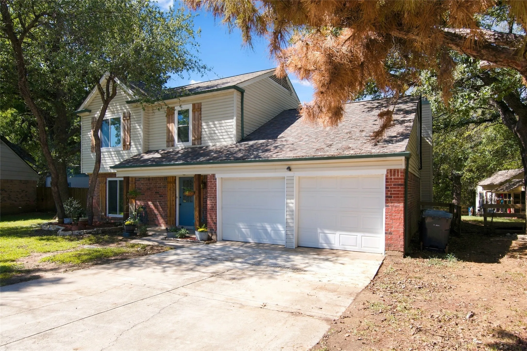 Single Family Residence For Sale in Tarrant County , 3902 Brookgate Court, Arlington, Texas 76016, 5 Bedroom, 3 Bathroom, 2 Garage spaces, 2,097 Sqft, built in 1981, mls#21404892, Real Estate Agent in Arlington, Homes For Sale in Tarrant county, Homes For Sale in Arlington, Realtor in Arlington Texas, Real Estate Brokerage Independent Realty Texas, Luminita Cordes Realtor