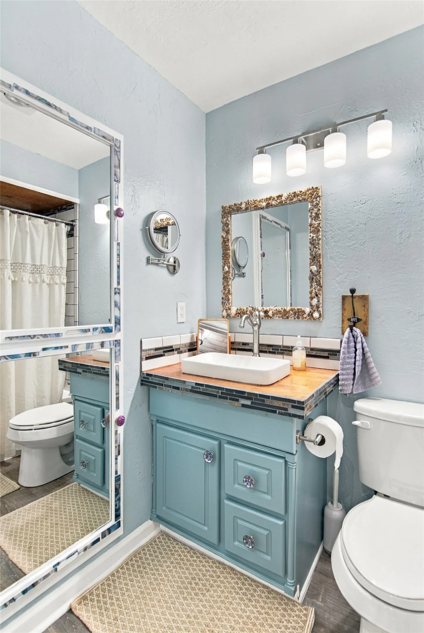 Upstairs hall bathroom