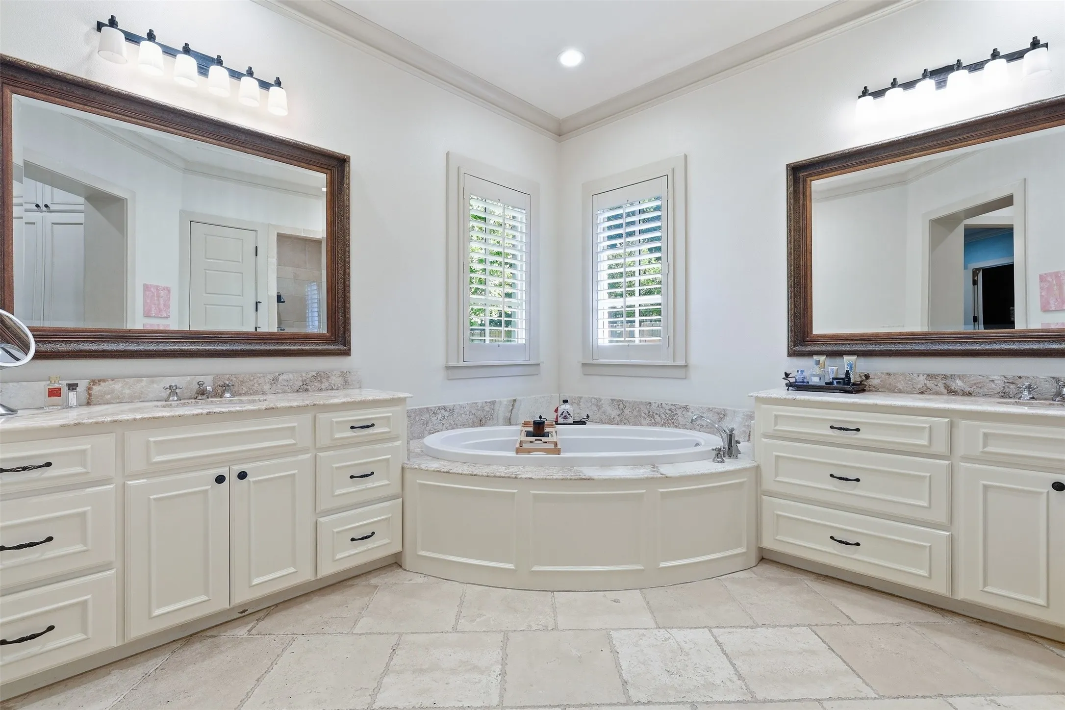 Single Family Residence For Sale in Tarrant County , 3057 Elm River Drive, Fort Worth, Texas 76116, 4 Bedroom, 4 Bathroom, 3 Garage spaces, 3,741 Sqft, built in 2011, mls#21405286, Real Estate Agent in Fort Worth, Homes For Sale in Tarrant county, Homes For Sale in Fort Worth, Realtor in Fort Worth Texas, Real Estate Brokerage Independent Realty Texas, Luminita Cordes Realtor