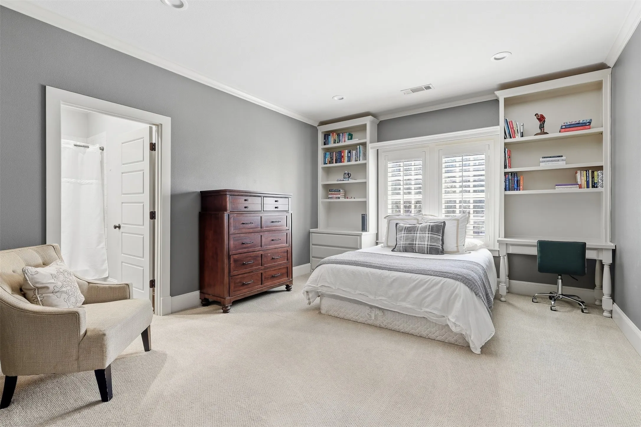Single Family Residence For Sale in Tarrant County , 3057 Elm River Drive, Fort Worth, Texas 76116, 4 Bedroom, 4 Bathroom, 3 Garage spaces, 3,741 Sqft, built in 2011, mls#21405286, Real Estate Agent in Fort Worth, Homes For Sale in Tarrant county, Homes For Sale in Fort Worth, Realtor in Fort Worth Texas, Real Estate Brokerage Independent Realty Texas, Luminita Cordes Realtor