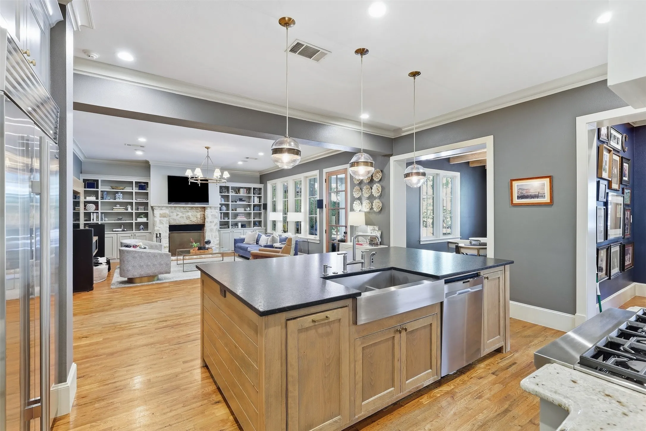 Single Family Residence For Sale in Tarrant County , 3057 Elm River Drive, Fort Worth, Texas 76116, 4 Bedroom, 4 Bathroom, 3 Garage spaces, 3,741 Sqft, built in 2011, mls#21405286, Real Estate Agent in Fort Worth, Homes For Sale in Tarrant county, Homes For Sale in Fort Worth, Realtor in Fort Worth Texas, Real Estate Brokerage Independent Realty Texas, Luminita Cordes Realtor