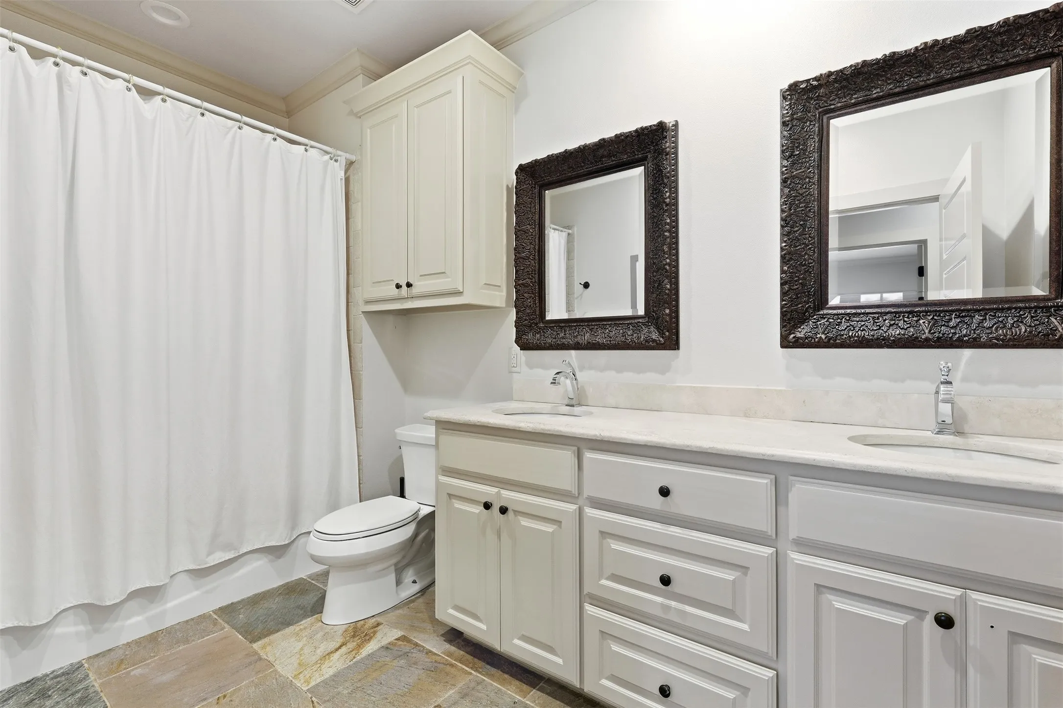 Single Family Residence For Sale in Tarrant County , 3057 Elm River Drive, Fort Worth, Texas 76116, 4 Bedroom, 4 Bathroom, 3 Garage spaces, 3,741 Sqft, built in 2011, mls#21405286, Real Estate Agent in Fort Worth, Homes For Sale in Tarrant county, Homes For Sale in Fort Worth, Realtor in Fort Worth Texas, Real Estate Brokerage Independent Realty Texas, Luminita Cordes Realtor