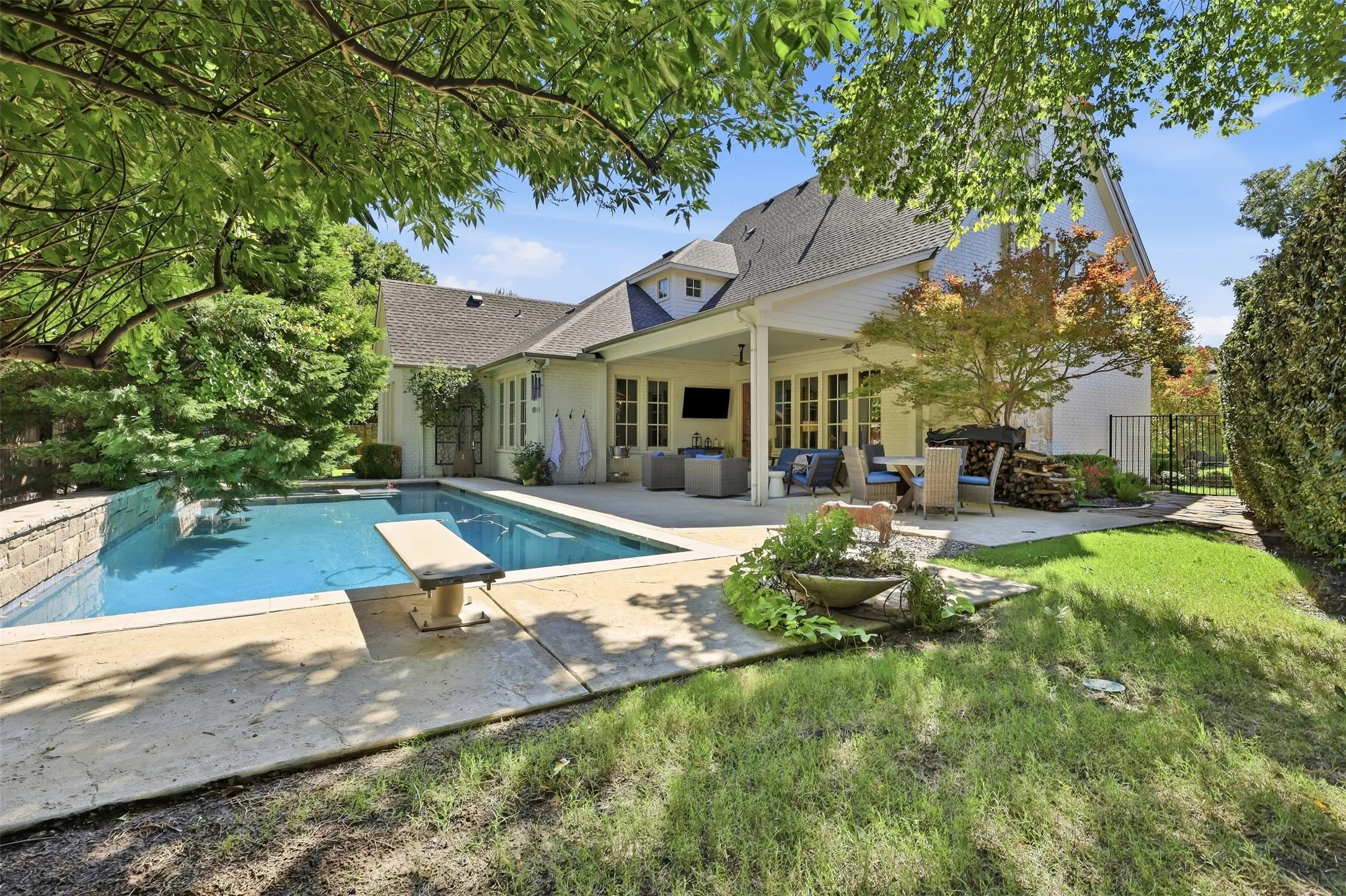 Single Family Residence For Sale in Tarrant County , 3057 Elm River Drive, Fort Worth, Texas 76116, 4 Bedroom, 4 Bathroom, 3 Garage spaces, 3,741 Sqft, built in 2011, mls#21405286, Real Estate Agent in Fort Worth, Homes For Sale in Tarrant county, Homes For Sale in Fort Worth, Realtor in Fort Worth Texas, Real Estate Brokerage Independent Realty Texas, Luminita Cordes Realtor