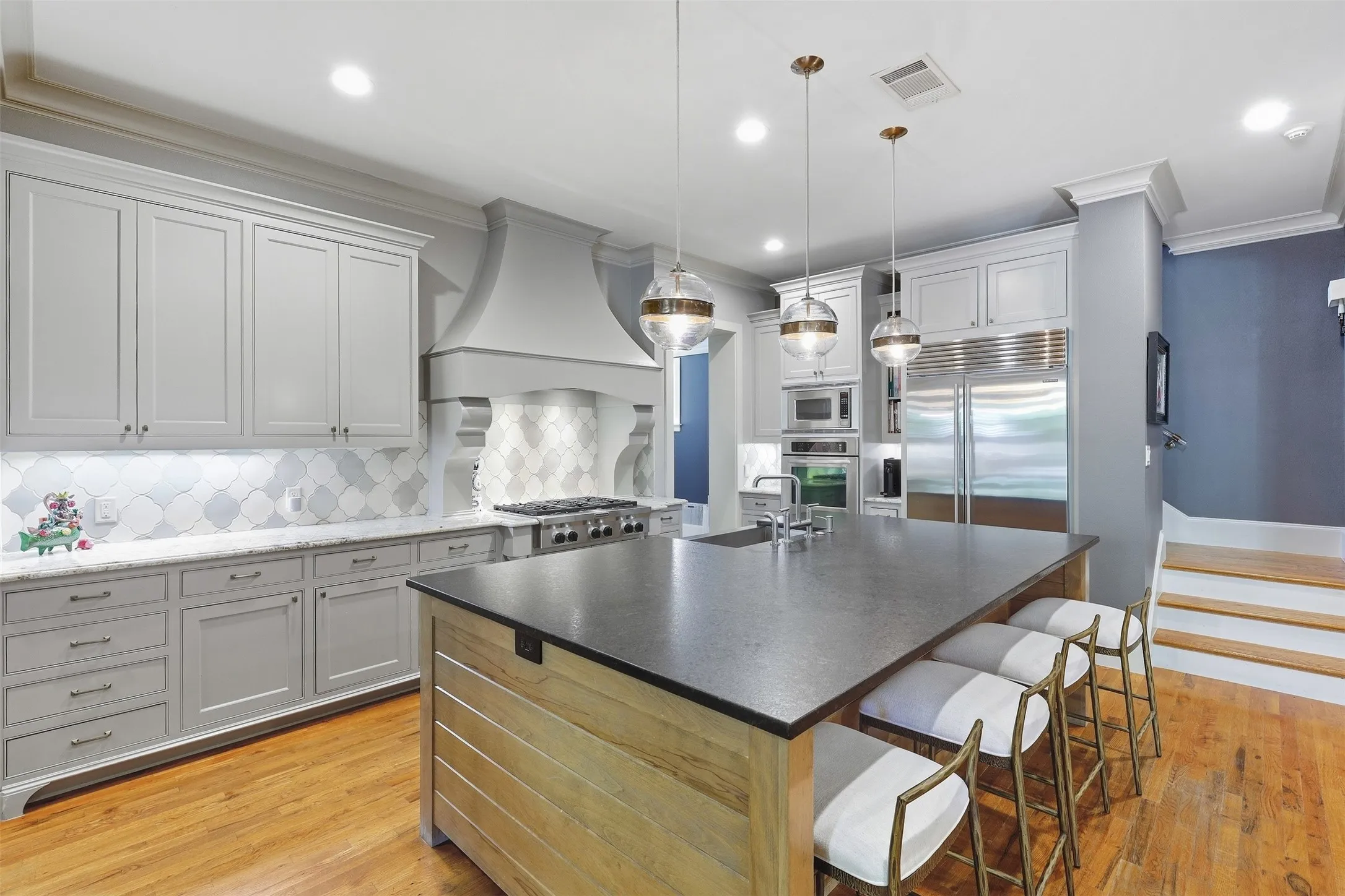 Single Family Residence For Sale in Tarrant County , 3057 Elm River Drive, Fort Worth, Texas 76116, 4 Bedroom, 4 Bathroom, 3 Garage spaces, 3,741 Sqft, built in 2011, mls#21405286, Real Estate Agent in Fort Worth, Homes For Sale in Tarrant county, Homes For Sale in Fort Worth, Realtor in Fort Worth Texas, Real Estate Brokerage Independent Realty Texas, Luminita Cordes Realtor