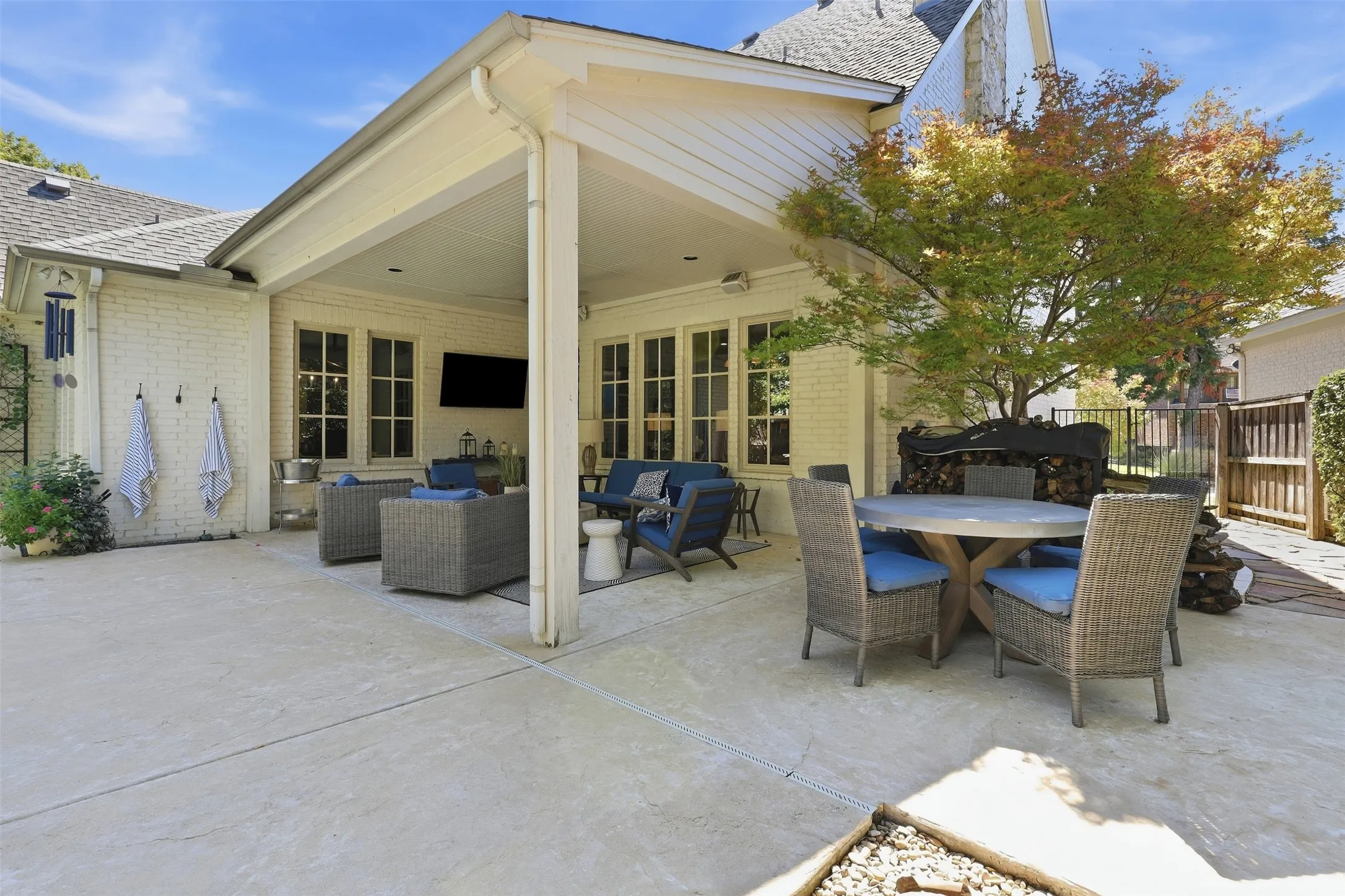 Single Family Residence For Sale in Tarrant County , 3057 Elm River Drive, Fort Worth, Texas 76116, 4 Bedroom, 4 Bathroom, 3 Garage spaces, 3,741 Sqft, built in 2011, mls#21405286, Real Estate Agent in Fort Worth, Homes For Sale in Tarrant county, Homes For Sale in Fort Worth, Realtor in Fort Worth Texas, Real Estate Brokerage Independent Realty Texas, Luminita Cordes Realtor