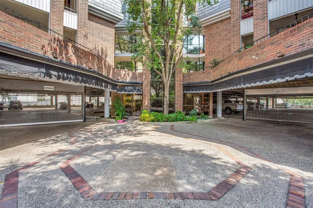 Condominium For Rent in Dallas County , 8610 Turtle Creek Boulevard 106, Dallas, Texas 75225, 2 Bedroom, 2 Bathroom, 2 Garage spaces, 1,405 Sqft, built in 1984, mls#21404347, Real Estate Agent in Dallas, Homes For Rent in Dallas county, Homes For Rent in Dallas, Realtor in Dallas Texas, Real Estate Brokerage Independent Realty Texas, Luminita Cordes Realtor