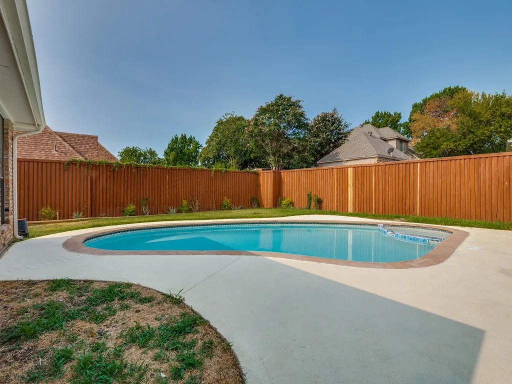 Single Family Residence For Sale in Dallas County , 629 Bent Creek Drive, De Soto, Texas 75115, 3 Bedroom, 3 Bathroom, 2 Garage spaces, 2,424 Sqft, built in 1988, mls#21406237, Real Estate Agent in De Soto, Homes For Sale in Dallas county, Homes For Sale in De Soto, Realtor in De Soto Texas, Real Estate Brokerage Independent Realty Texas, Luminita Cordes Realtor