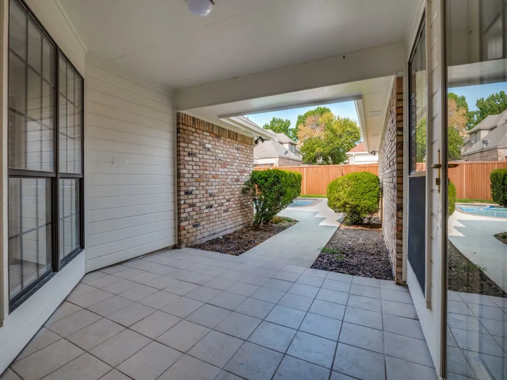 Single Family Residence For Sale in Dallas County , 629 Bent Creek Drive, De Soto, Texas 75115, 3 Bedroom, 3 Bathroom, 2 Garage spaces, 2,424 Sqft, built in 1988, mls#21406237, Real Estate Agent in De Soto, Homes For Sale in Dallas county, Homes For Sale in De Soto, Realtor in De Soto Texas, Real Estate Brokerage Independent Realty Texas, Luminita Cordes Realtor