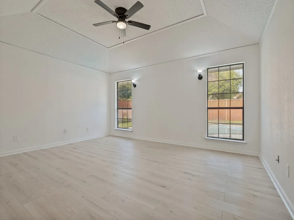 Single Family Residence For Sale in Dallas County , 629 Bent Creek Drive, De Soto, Texas 75115, 3 Bedroom, 3 Bathroom, 2 Garage spaces, 2,424 Sqft, built in 1988, mls#21406237, Real Estate Agent in De Soto, Homes For Sale in Dallas county, Homes For Sale in De Soto, Realtor in De Soto Texas, Real Estate Brokerage Independent Realty Texas, Luminita Cordes Realtor