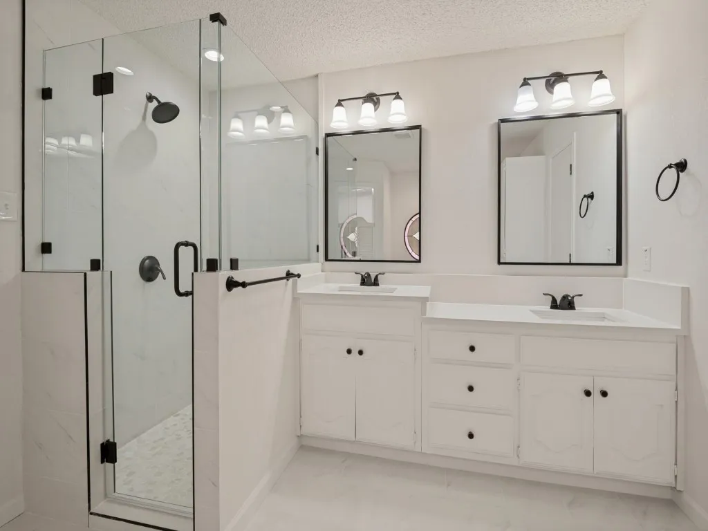 Single Family Residence For Sale in Dallas County , 629 Bent Creek Drive, De Soto, Texas 75115, 3 Bedroom, 3 Bathroom, 2 Garage spaces, 2,424 Sqft, built in 1988, mls#21406237, Real Estate Agent in De Soto, Homes For Sale in Dallas county, Homes For Sale in De Soto, Realtor in De Soto Texas, Real Estate Brokerage Independent Realty Texas, Luminita Cordes Realtor