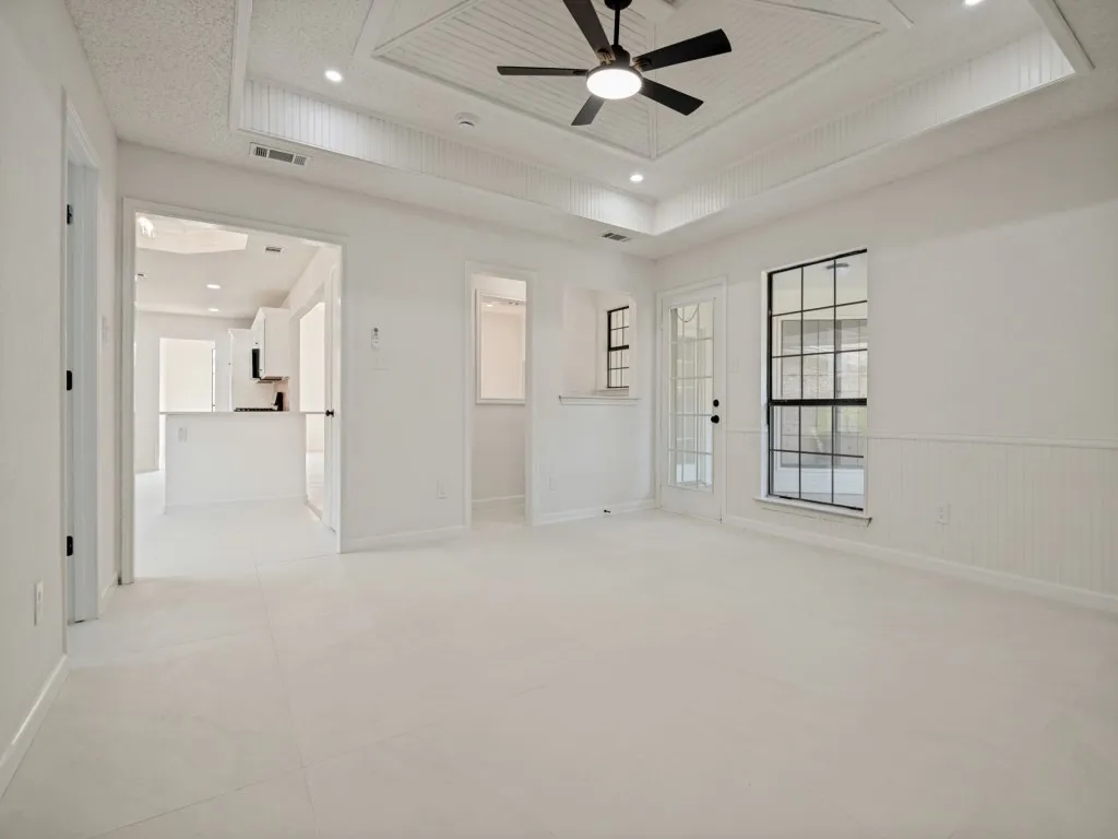Single Family Residence For Sale in Dallas County , 629 Bent Creek Drive, De Soto, Texas 75115, 3 Bedroom, 3 Bathroom, 2 Garage spaces, 2,424 Sqft, built in 1988, mls#21406237, Real Estate Agent in De Soto, Homes For Sale in Dallas county, Homes For Sale in De Soto, Realtor in De Soto Texas, Real Estate Brokerage Independent Realty Texas, Luminita Cordes Realtor