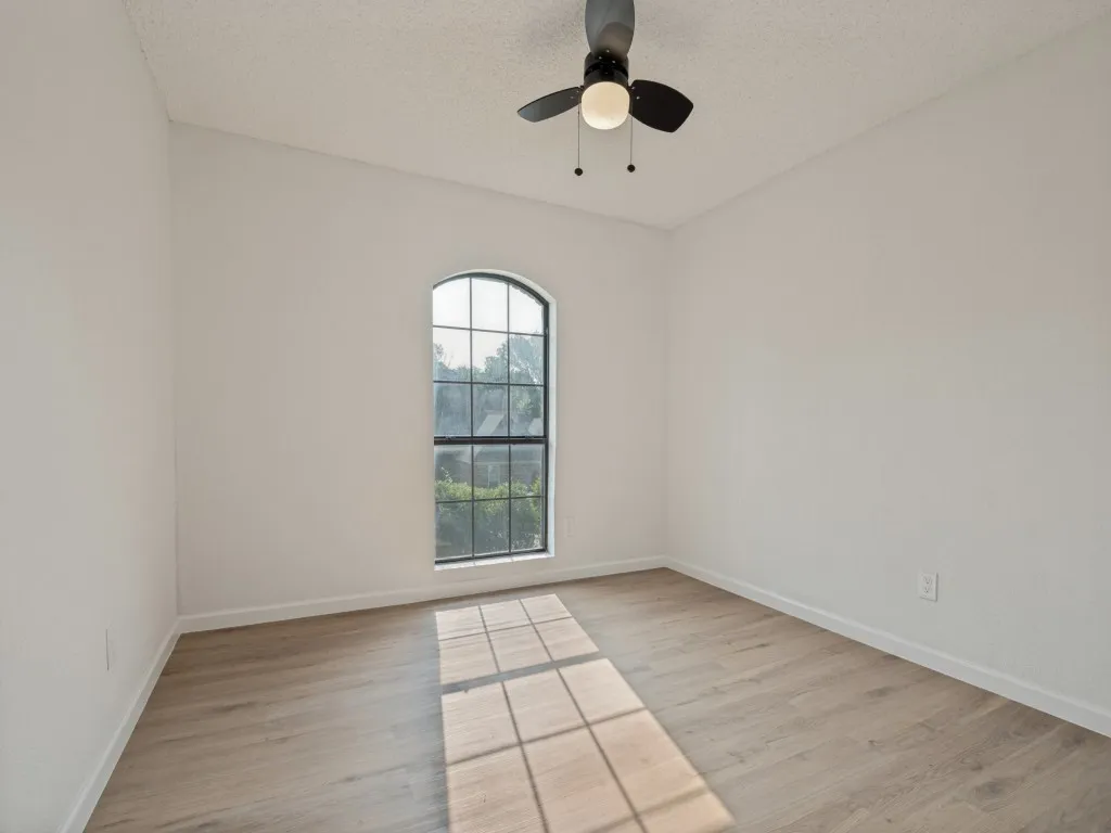 Single Family Residence For Sale in Dallas County , 629 Bent Creek Drive, De Soto, Texas 75115, 3 Bedroom, 3 Bathroom, 2 Garage spaces, 2,424 Sqft, built in 1988, mls#21406237, Real Estate Agent in De Soto, Homes For Sale in Dallas county, Homes For Sale in De Soto, Realtor in De Soto Texas, Real Estate Brokerage Independent Realty Texas, Luminita Cordes Realtor
