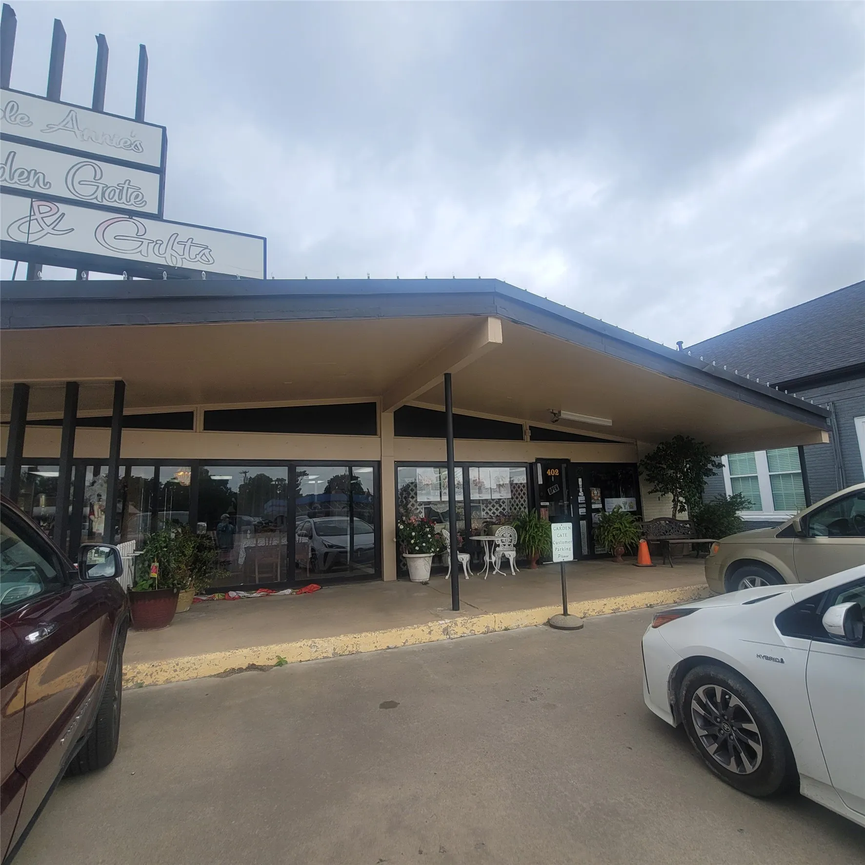 Retail For Rent in Ellis County , 402 W Ennis Avenue, Ennis, Texas 75119, 0, 0, Garage spaces, 0 Sqft, built in 1950, mls#21406239, Real Estate Agent in Ennis, Homes For Rent in Ellis county, Homes For Rent in Ennis, Realtor in Ennis Texas, Real Estate Brokerage Independent Realty Texas, Luminita Cordes Realtor