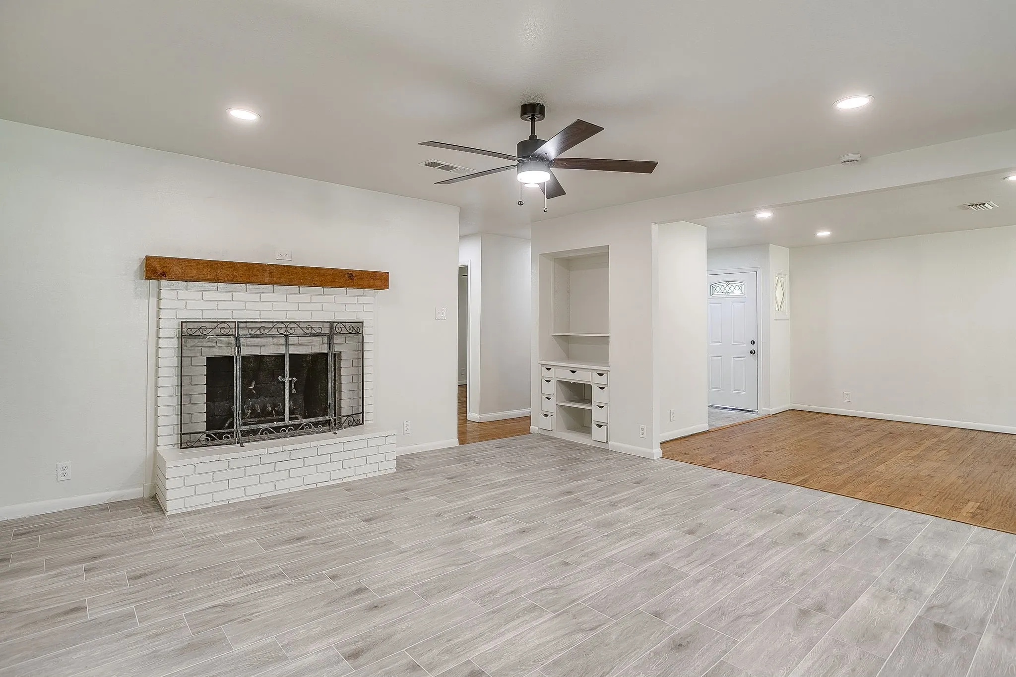 Single Family Residence For Sale in Tarrant County , 3205 Cortez Drive, Fort Worth, Texas 76116, 3 Bedroom, 2 Bathroom, 2 Garage spaces, 1,640 Sqft, built in 1958, mls#21405110, Real Estate Agent in Fort Worth, Homes For Sale in Tarrant county, Homes For Sale in Fort Worth, Realtor in Fort Worth Texas, Real Estate Brokerage Independent Realty Texas, Luminita Cordes Realtor