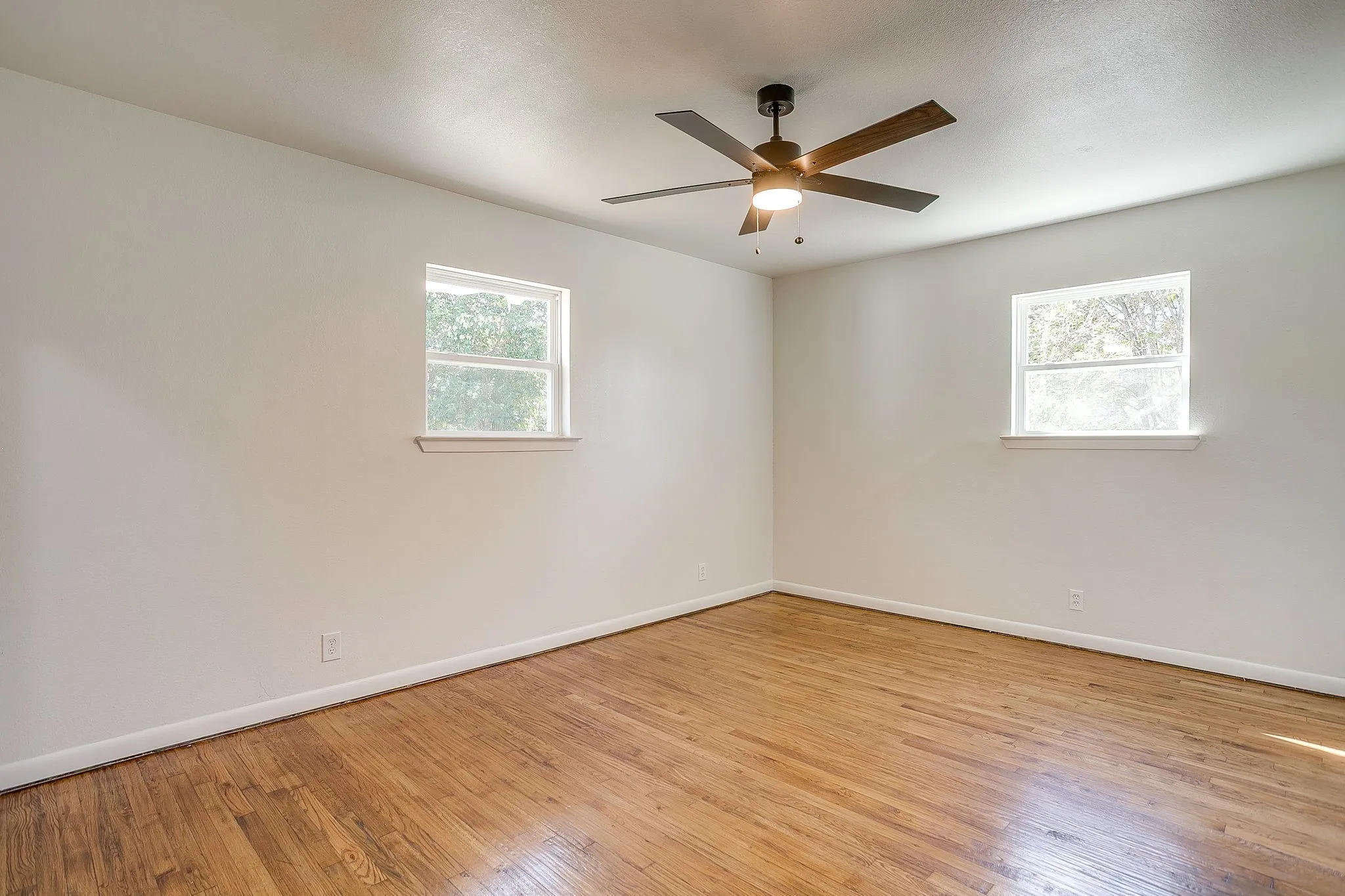 Single Family Residence For Sale in Tarrant County , 3205 Cortez Drive, Fort Worth, Texas 76116, 3 Bedroom, 2 Bathroom, 2 Garage spaces, 1,640 Sqft, built in 1958, mls#21405110, Real Estate Agent in Fort Worth, Homes For Sale in Tarrant county, Homes For Sale in Fort Worth, Realtor in Fort Worth Texas, Real Estate Brokerage Independent Realty Texas, Luminita Cordes Realtor