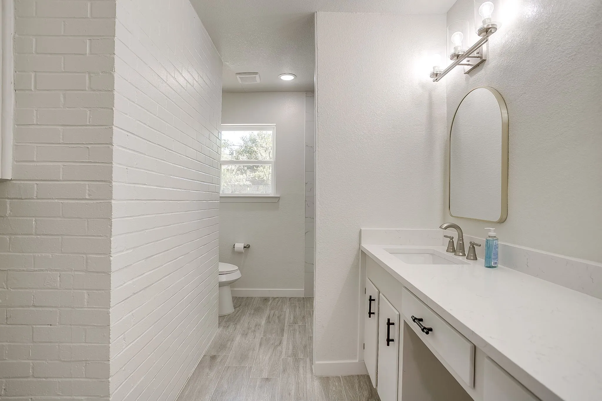 Single Family Residence For Sale in Tarrant County , 3205 Cortez Drive, Fort Worth, Texas 76116, 3 Bedroom, 2 Bathroom, 2 Garage spaces, 1,640 Sqft, built in 1958, mls#21405110, Real Estate Agent in Fort Worth, Homes For Sale in Tarrant county, Homes For Sale in Fort Worth, Realtor in Fort Worth Texas, Real Estate Brokerage Independent Realty Texas, Luminita Cordes Realtor