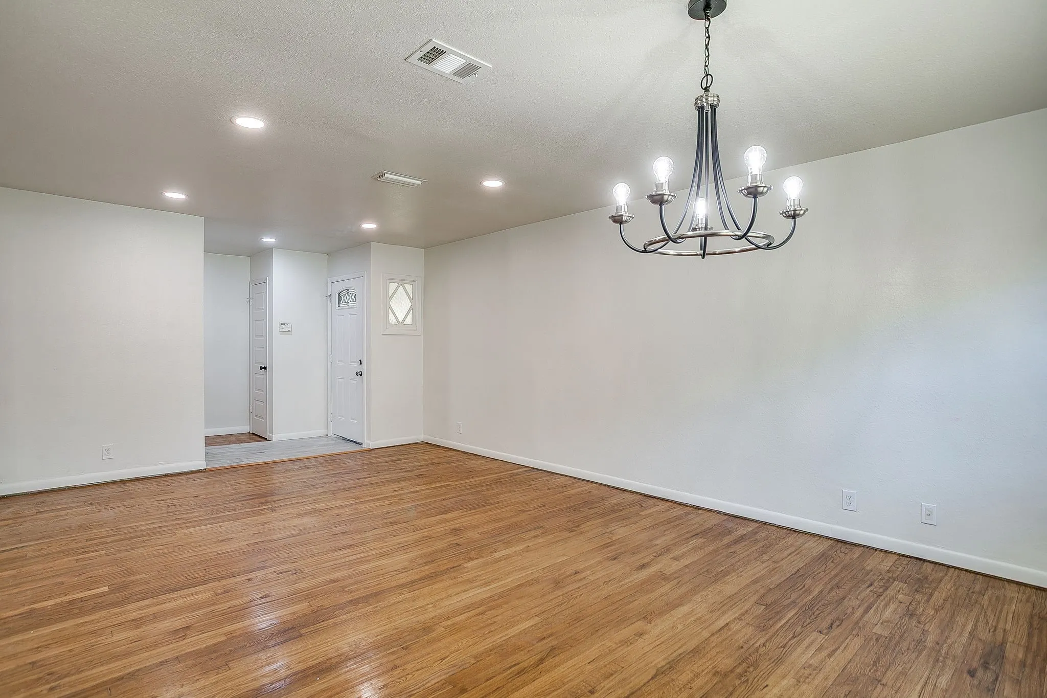 Single Family Residence For Sale in Tarrant County , 3205 Cortez Drive, Fort Worth, Texas 76116, 3 Bedroom, 2 Bathroom, 2 Garage spaces, 1,640 Sqft, built in 1958, mls#21405110, Real Estate Agent in Fort Worth, Homes For Sale in Tarrant county, Homes For Sale in Fort Worth, Realtor in Fort Worth Texas, Real Estate Brokerage Independent Realty Texas, Luminita Cordes Realtor