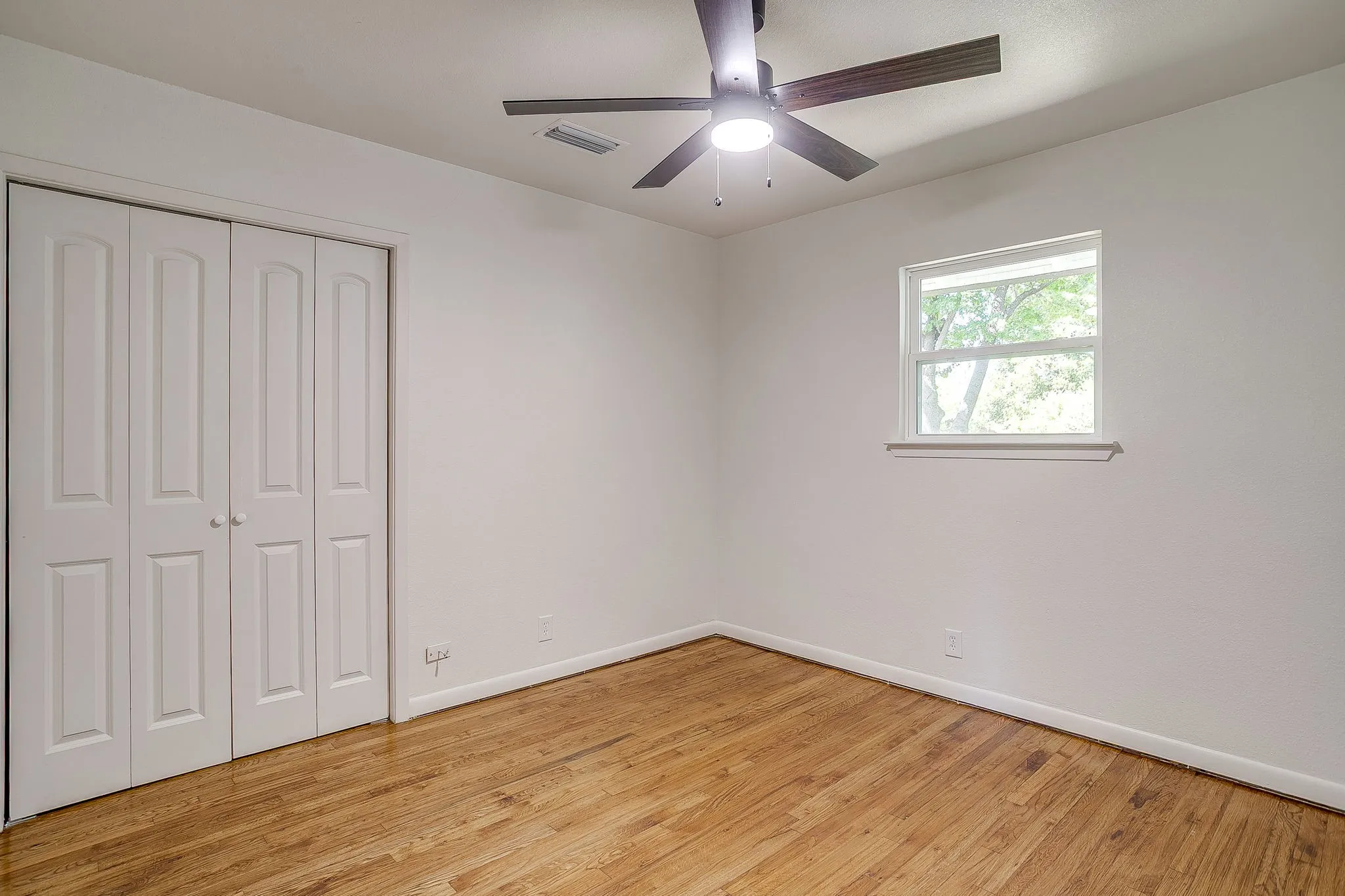 Single Family Residence For Sale in Tarrant County , 3205 Cortez Drive, Fort Worth, Texas 76116, 3 Bedroom, 2 Bathroom, 2 Garage spaces, 1,640 Sqft, built in 1958, mls#21405110, Real Estate Agent in Fort Worth, Homes For Sale in Tarrant county, Homes For Sale in Fort Worth, Realtor in Fort Worth Texas, Real Estate Brokerage Independent Realty Texas, Luminita Cordes Realtor