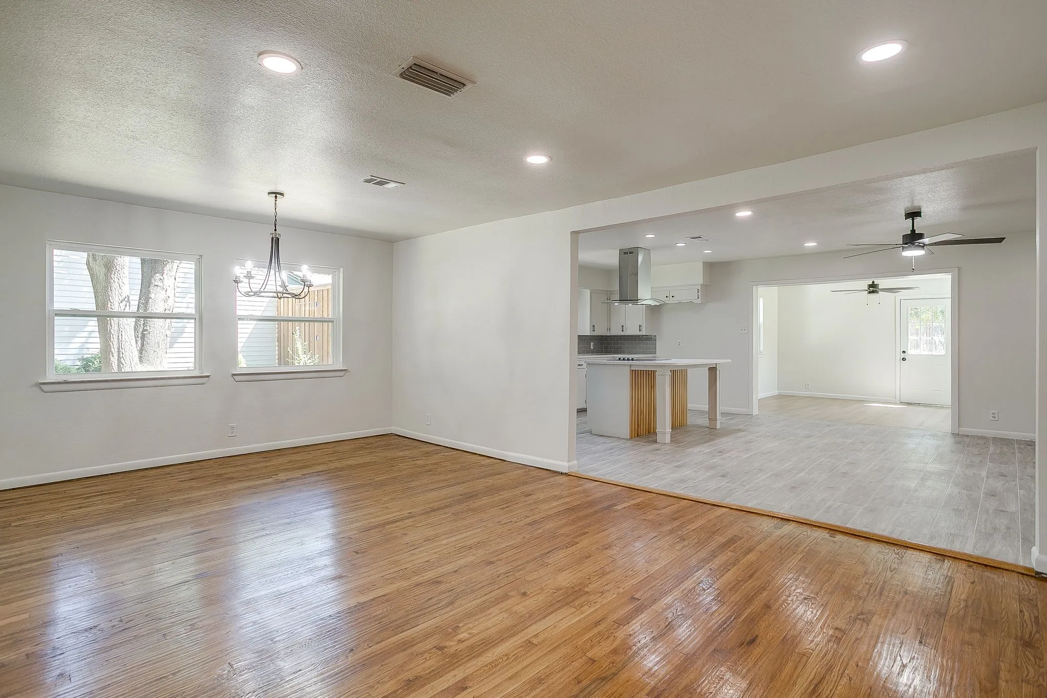 Single Family Residence For Sale in Tarrant County , 3205 Cortez Drive, Fort Worth, Texas 76116, 3 Bedroom, 2 Bathroom, 2 Garage spaces, 1,640 Sqft, built in 1958, mls#21405110, Real Estate Agent in Fort Worth, Homes For Sale in Tarrant county, Homes For Sale in Fort Worth, Realtor in Fort Worth Texas, Real Estate Brokerage Independent Realty Texas, Luminita Cordes Realtor