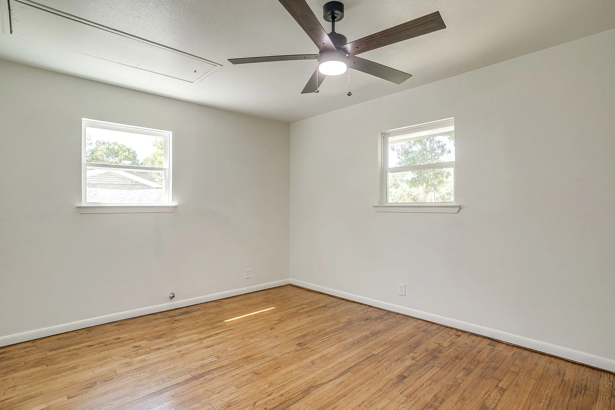 Single Family Residence For Sale in Tarrant County , 3205 Cortez Drive, Fort Worth, Texas 76116, 3 Bedroom, 2 Bathroom, 2 Garage spaces, 1,640 Sqft, built in 1958, mls#21405110, Real Estate Agent in Fort Worth, Homes For Sale in Tarrant county, Homes For Sale in Fort Worth, Realtor in Fort Worth Texas, Real Estate Brokerage Independent Realty Texas, Luminita Cordes Realtor