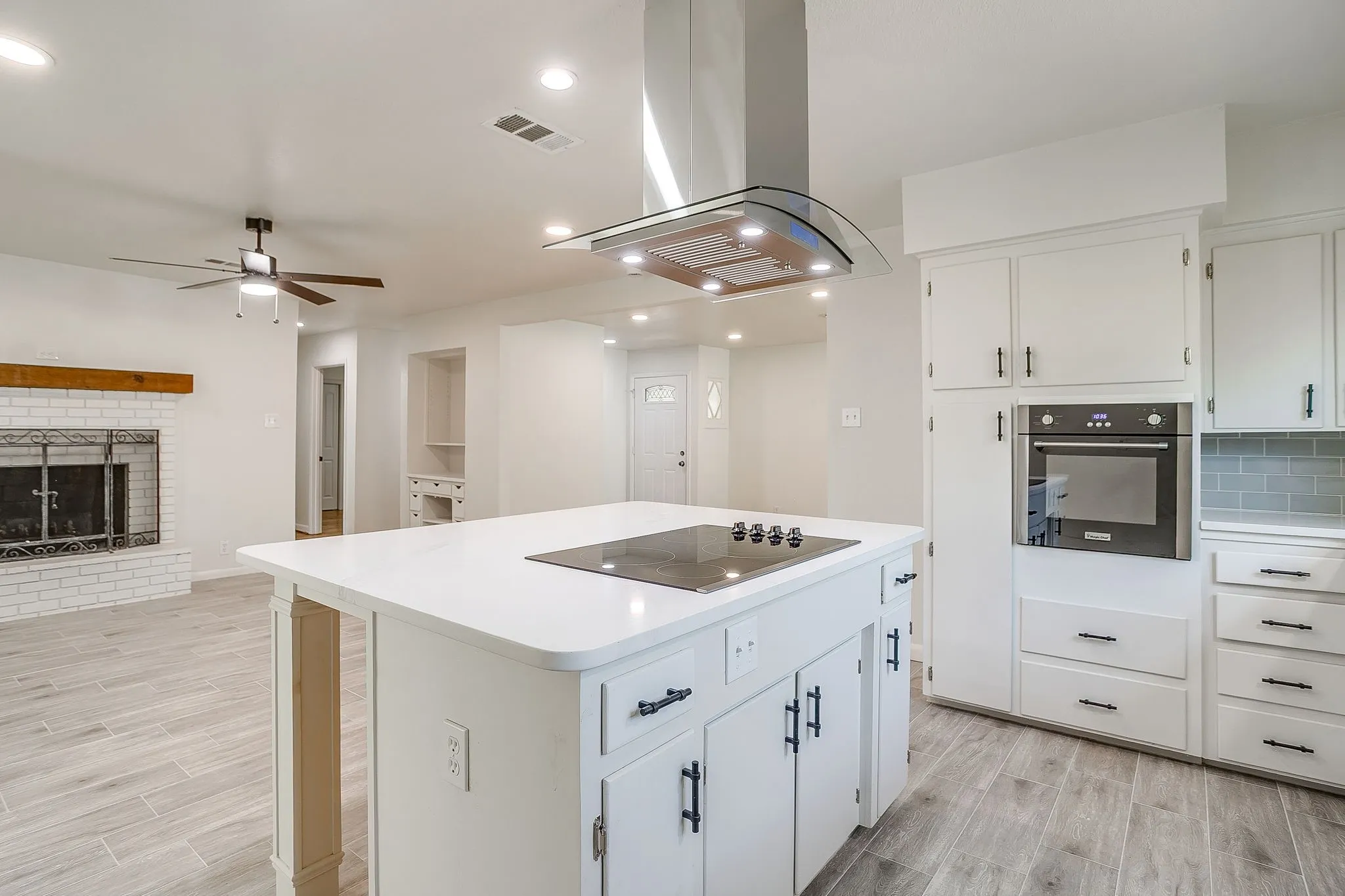Single Family Residence For Sale in Tarrant County , 3205 Cortez Drive, Fort Worth, Texas 76116, 3 Bedroom, 2 Bathroom, 2 Garage spaces, 1,640 Sqft, built in 1958, mls#21405110, Real Estate Agent in Fort Worth, Homes For Sale in Tarrant county, Homes For Sale in Fort Worth, Realtor in Fort Worth Texas, Real Estate Brokerage Independent Realty Texas, Luminita Cordes Realtor