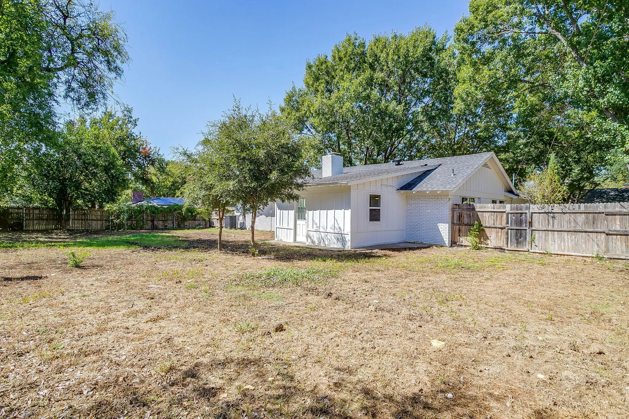 Single Family Residence For Sale in Tarrant County , 3205 Cortez Drive, Fort Worth, Texas 76116, 3 Bedroom, 2 Bathroom, 2 Garage spaces, 1,640 Sqft, built in 1958, mls#21405110, Real Estate Agent in Fort Worth, Homes For Sale in Tarrant county, Homes For Sale in Fort Worth, Realtor in Fort Worth Texas, Real Estate Brokerage Independent Realty Texas, Luminita Cordes Realtor