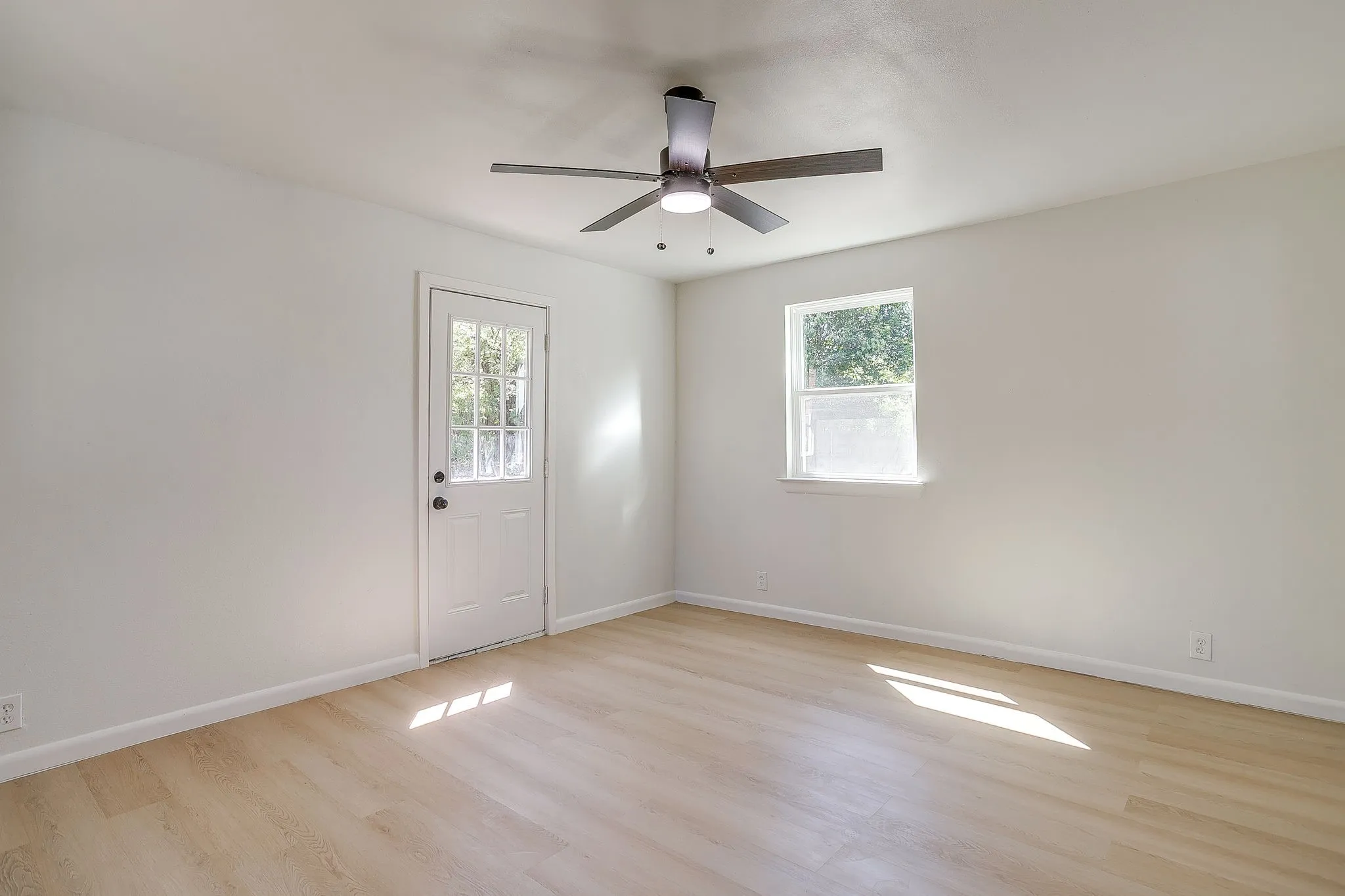 Single Family Residence For Sale in Tarrant County , 3205 Cortez Drive, Fort Worth, Texas 76116, 3 Bedroom, 2 Bathroom, 2 Garage spaces, 1,640 Sqft, built in 1958, mls#21405110, Real Estate Agent in Fort Worth, Homes For Sale in Tarrant county, Homes For Sale in Fort Worth, Realtor in Fort Worth Texas, Real Estate Brokerage Independent Realty Texas, Luminita Cordes Realtor