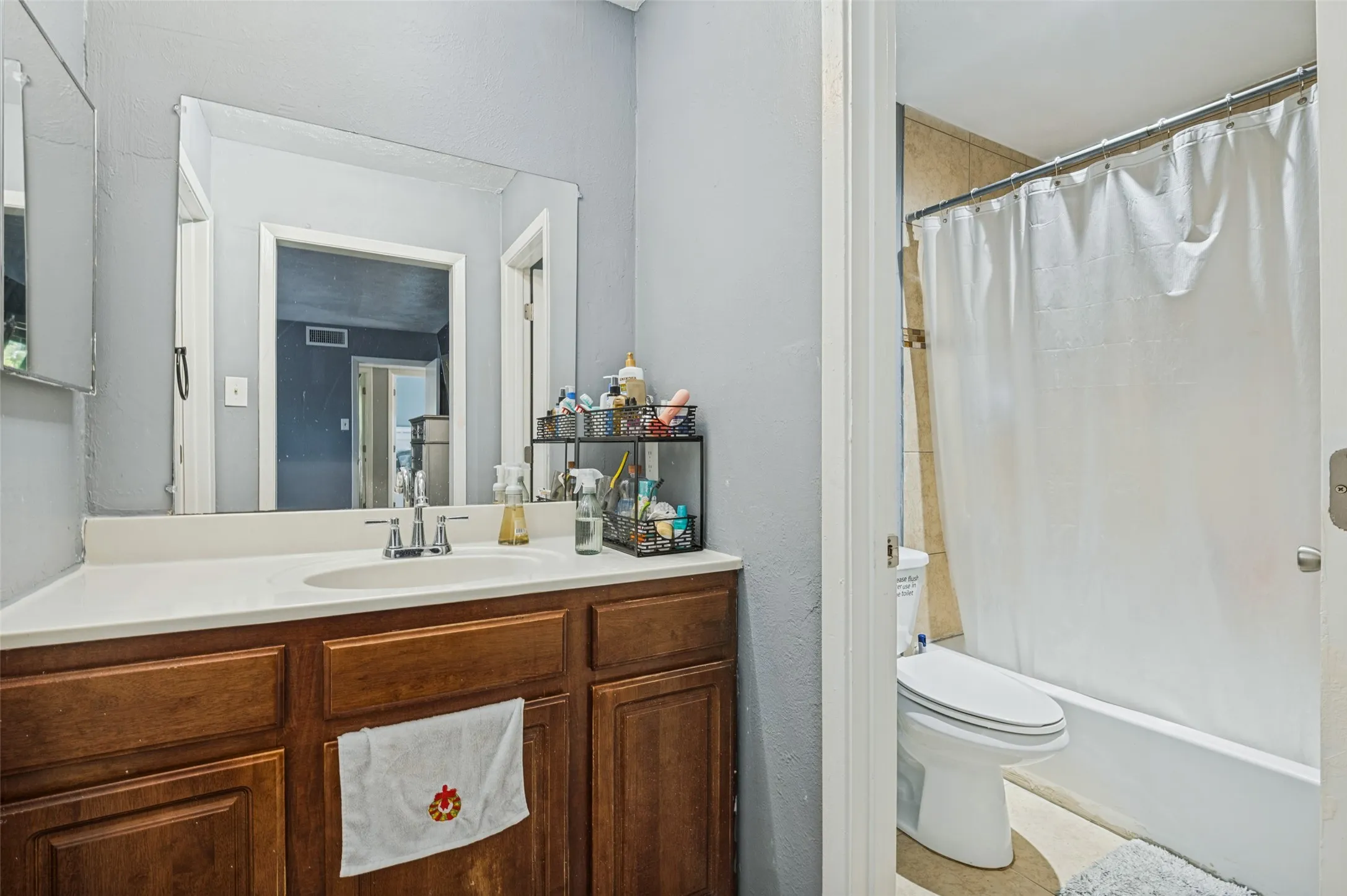 Single Family Residence For Sale in Dallas County , 1202 Canyon Oaks Drive, Lancaster, Texas 75146, 5 Bedroom, 2 Bathroom, Garage spaces, 2,025 Sqft, built in 1979, mls#21406151, Real Estate Agent in Lancaster, Homes For Sale in Dallas county, Homes For Sale in Lancaster, Realtor in Lancaster Texas, Real Estate Brokerage Independent Realty Texas, Luminita Cordes Realtor