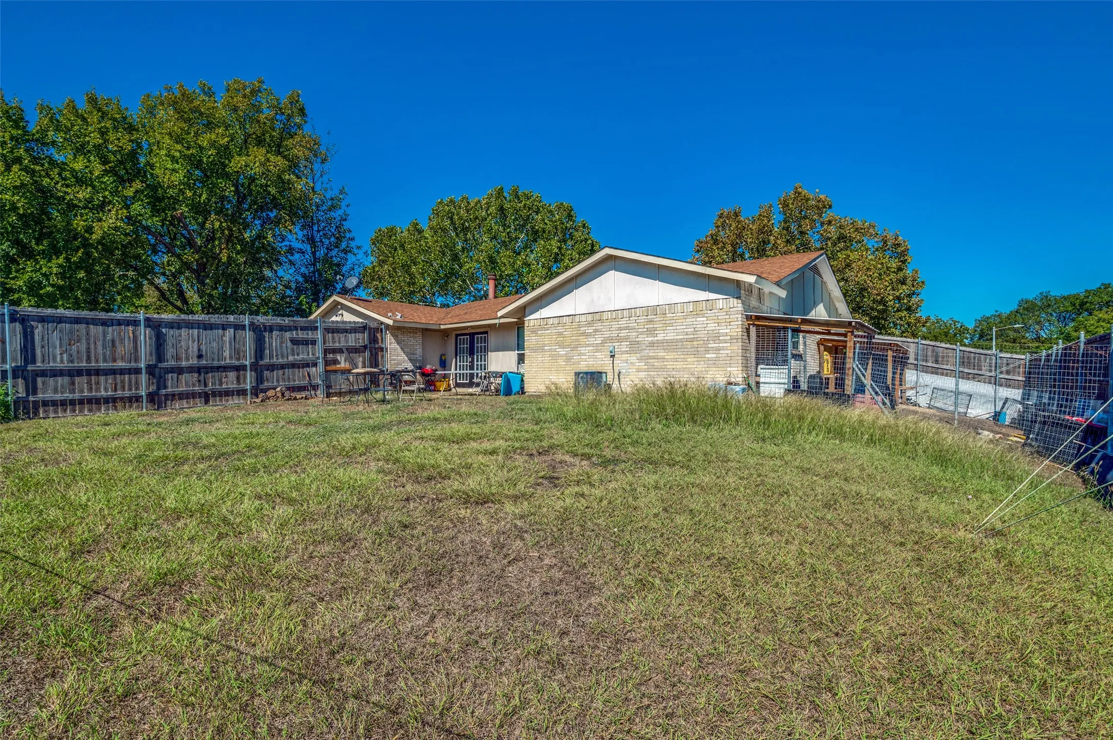 Single Family Residence For Sale in Dallas County , 1202 Canyon Oaks Drive, Lancaster, Texas 75146, 5 Bedroom, 2 Bathroom, Garage spaces, 2,025 Sqft, built in 1979, mls#21406151, Real Estate Agent in Lancaster, Homes For Sale in Dallas county, Homes For Sale in Lancaster, Realtor in Lancaster Texas, Real Estate Brokerage Independent Realty Texas, Luminita Cordes Realtor
