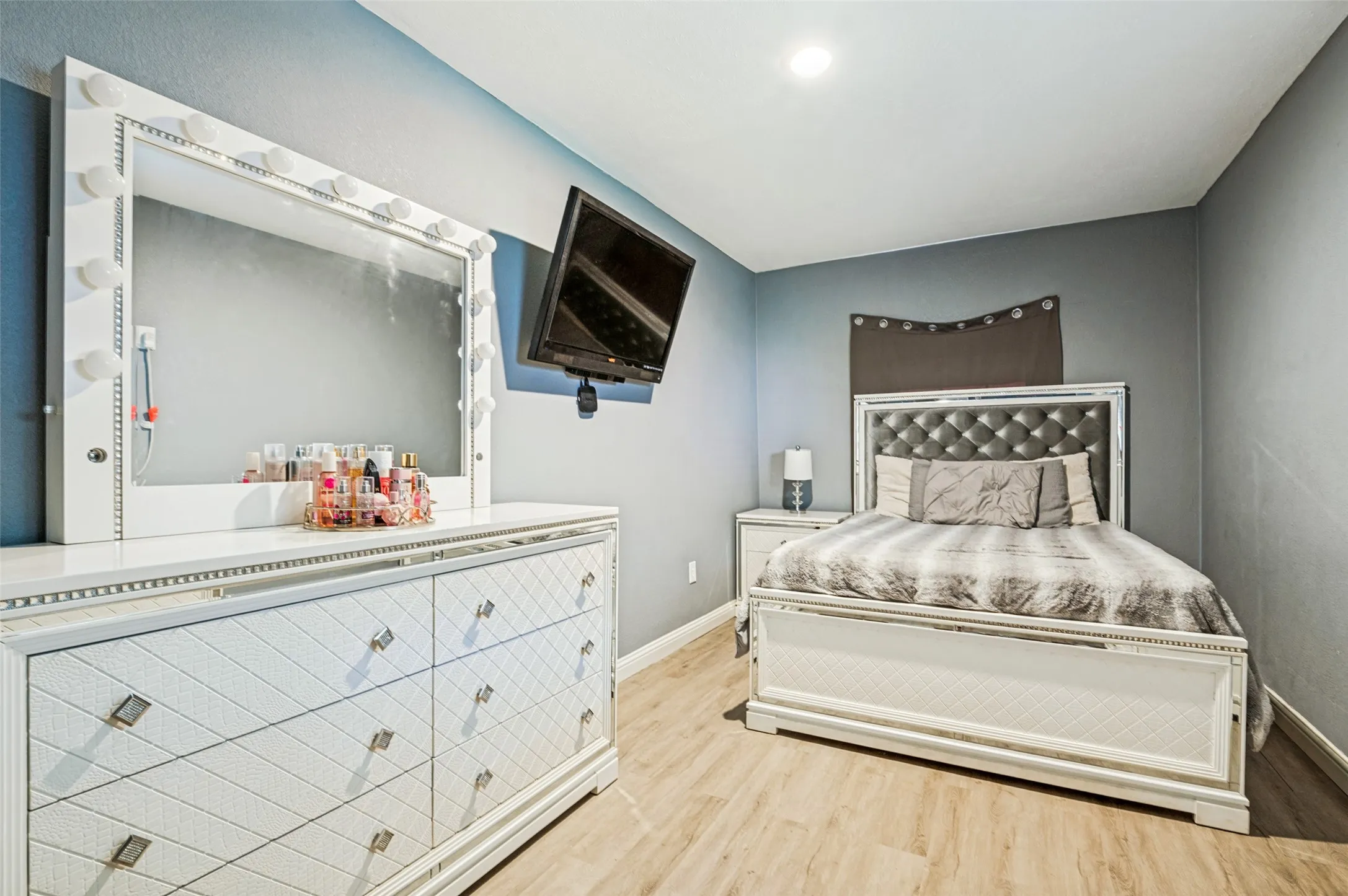 Single Family Residence For Sale in Dallas County , 1202 Canyon Oaks Drive, Lancaster, Texas 75146, 5 Bedroom, 2 Bathroom, Garage spaces, 2,025 Sqft, built in 1979, mls#21406151, Real Estate Agent in Lancaster, Homes For Sale in Dallas county, Homes For Sale in Lancaster, Realtor in Lancaster Texas, Real Estate Brokerage Independent Realty Texas, Luminita Cordes Realtor