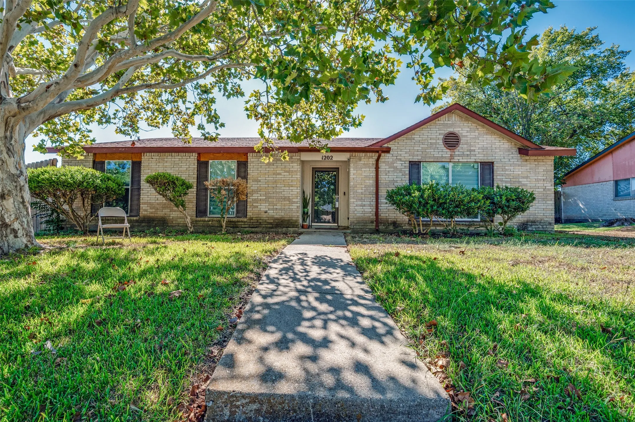 Single Family Residence For Sale in Dallas County , 1202 Canyon Oaks Drive, Lancaster, Texas 75146, 5 Bedroom, 2 Bathroom, Garage spaces, 2,025 Sqft, built in 1979, mls#21406151, Real Estate Agent in Lancaster, Homes For Sale in Dallas county, Homes For Sale in Lancaster, Realtor in Lancaster Texas, Real Estate Brokerage Independent Realty Texas, Luminita Cordes Realtor