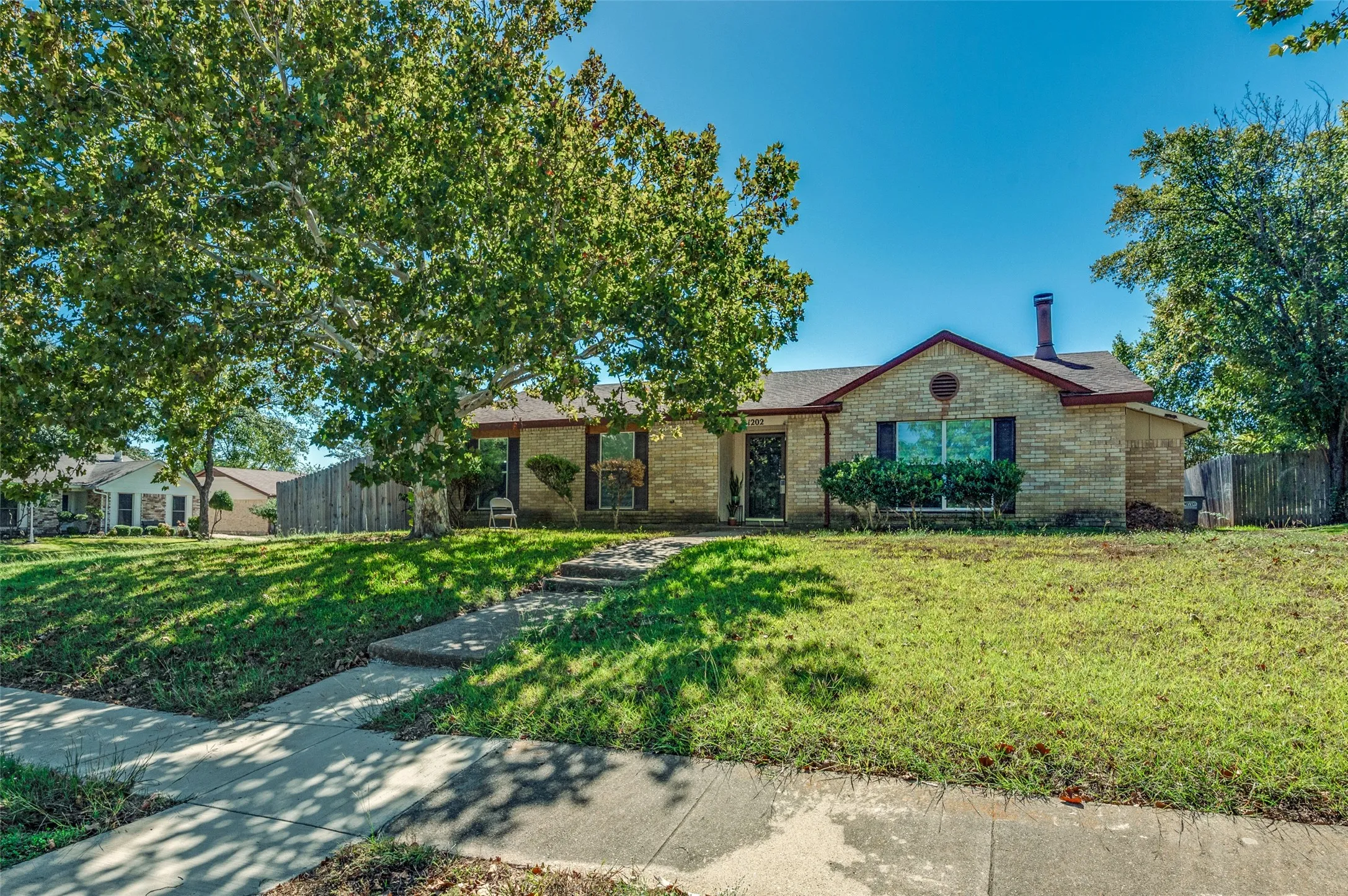 Single Family Residence For Sale in Dallas County , 1202 Canyon Oaks Drive, Lancaster, Texas 75146, 5 Bedroom, 2 Bathroom, Garage spaces, 2,025 Sqft, built in 1979, mls#21406151, Real Estate Agent in Lancaster, Homes For Sale in Dallas county, Homes For Sale in Lancaster, Realtor in Lancaster Texas, Real Estate Brokerage Independent Realty Texas, Luminita Cordes Realtor