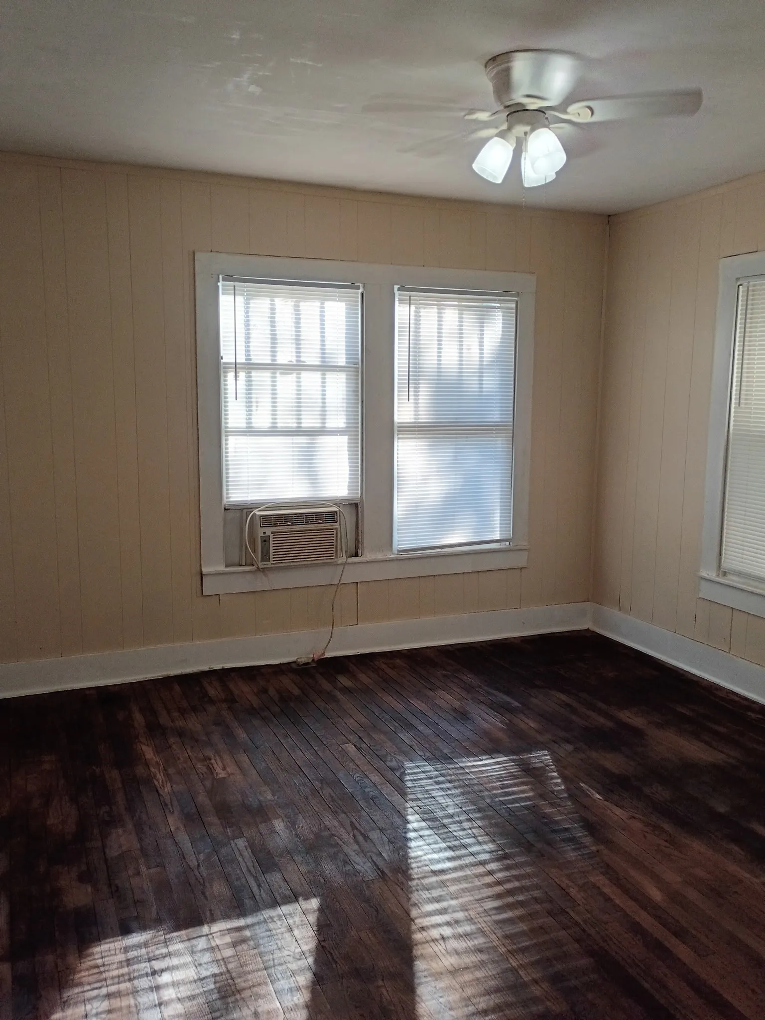 Single Family Residence For Sale in Taylor County , 925 Peach Street, Abilene, Texas 79602, 2 Bedroom, 1 Bathroom, Garage spaces, 776 Sqft, built in 1952, mls#21406244, Real Estate Agent in Abilene, Homes For Sale in Taylor county, Homes For Sale in Abilene, Realtor in Abilene Texas, Real Estate Brokerage Independent Realty Texas, Luminita Cordes Realtor