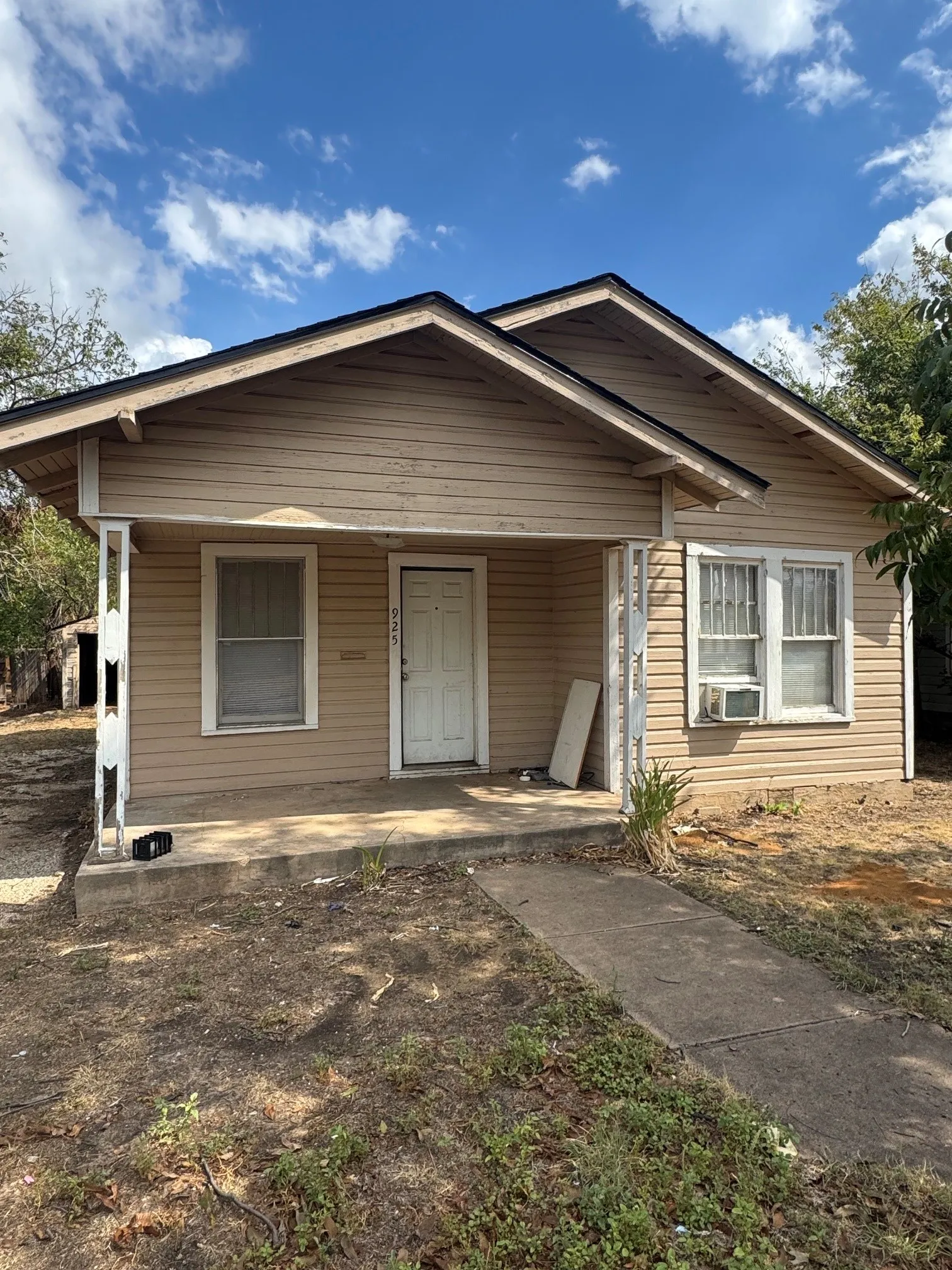 Single Family Residence For Sale in Taylor County , 925 Peach Street, Abilene, Texas 79602, 2 Bedroom, 1 Bathroom, Garage spaces, 776 Sqft, built in 1952, mls#21406244, Real Estate Agent in Abilene, Homes For Sale in Taylor county, Homes For Sale in Abilene, Realtor in Abilene Texas, Real Estate Brokerage Independent Realty Texas, Luminita Cordes Realtor