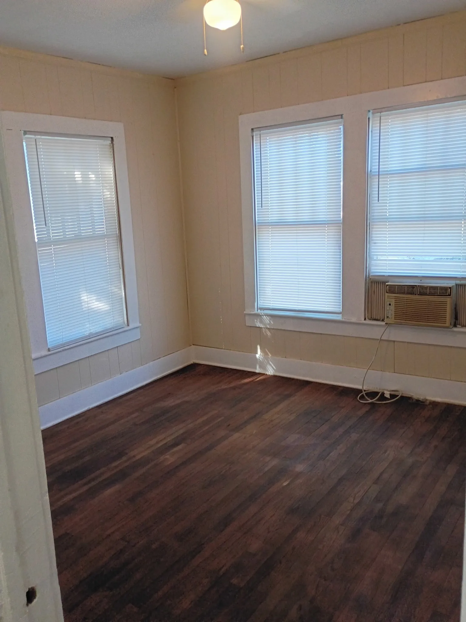 Single Family Residence For Sale in Taylor County , 925 Peach Street, Abilene, Texas 79602, 2 Bedroom, 1 Bathroom, Garage spaces, 776 Sqft, built in 1952, mls#21406244, Real Estate Agent in Abilene, Homes For Sale in Taylor county, Homes For Sale in Abilene, Realtor in Abilene Texas, Real Estate Brokerage Independent Realty Texas, Luminita Cordes Realtor